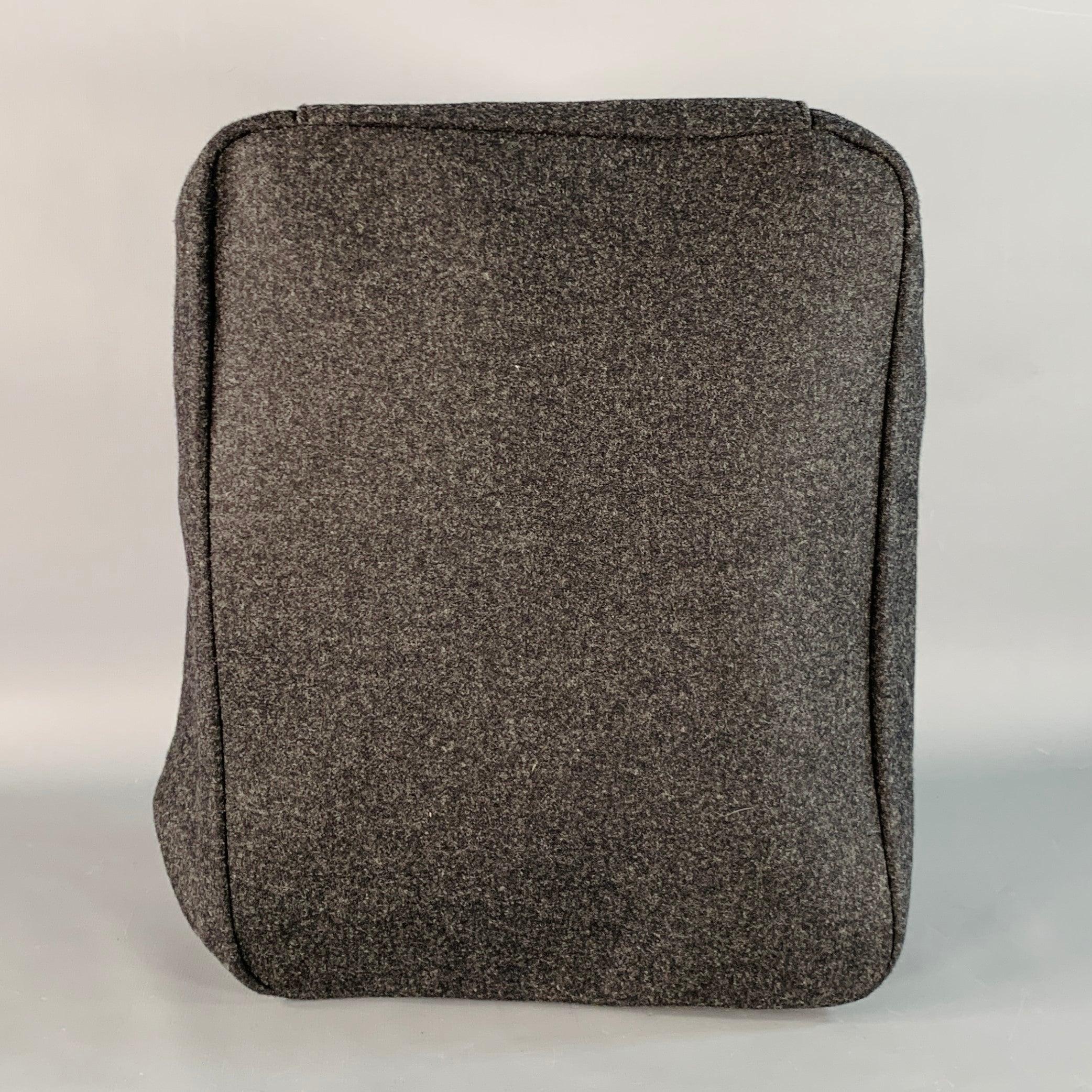 BRUNELLO CUCINELLI Eine Größe Grau Wolle Flanell Schuh Organizer Zip Up Reisetasche im Zustand „Hervorragend“ im Angebot in San Francisco, CA