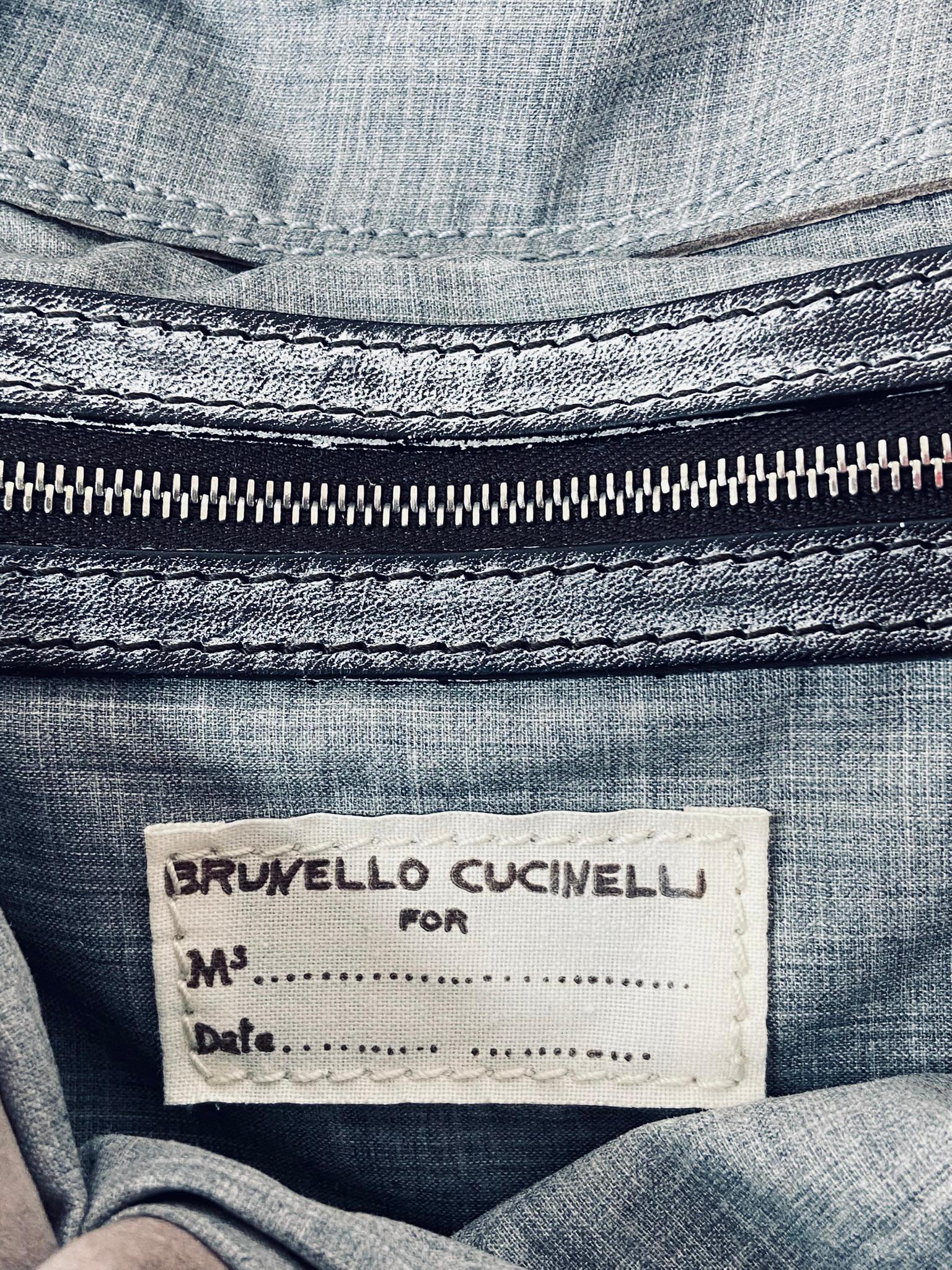 Brunello Cucinelli Blassgraues Wildleder Reißverschluss Seiten Leder Griffe  Tragetasche im Angebot 5