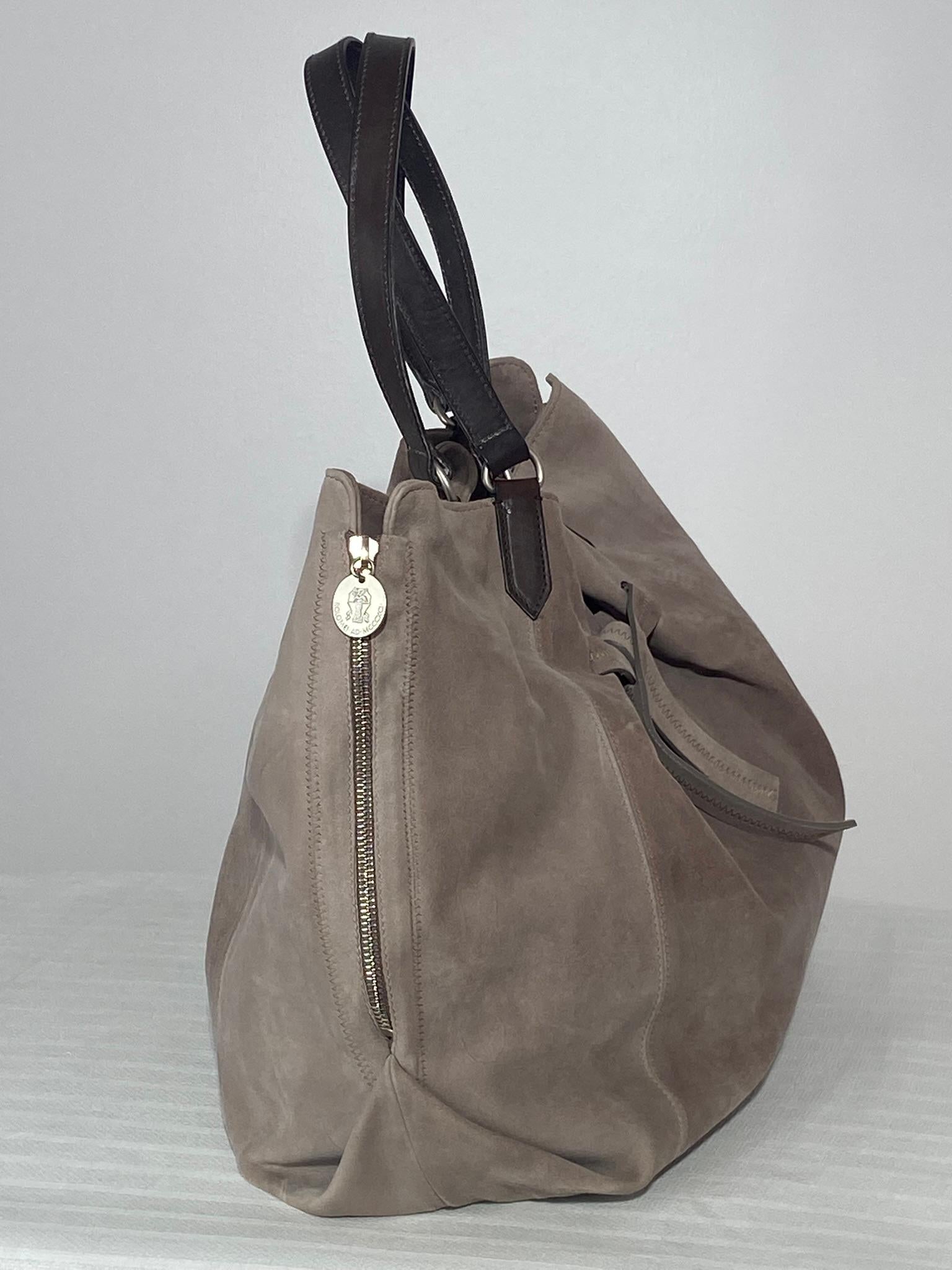 Brunello Cucinelli Blassgraues Wildleder Reißverschluss Seiten Leder Griffe  Tragetasche im Zustand „Gut“ im Angebot in West Palm Beach, FL