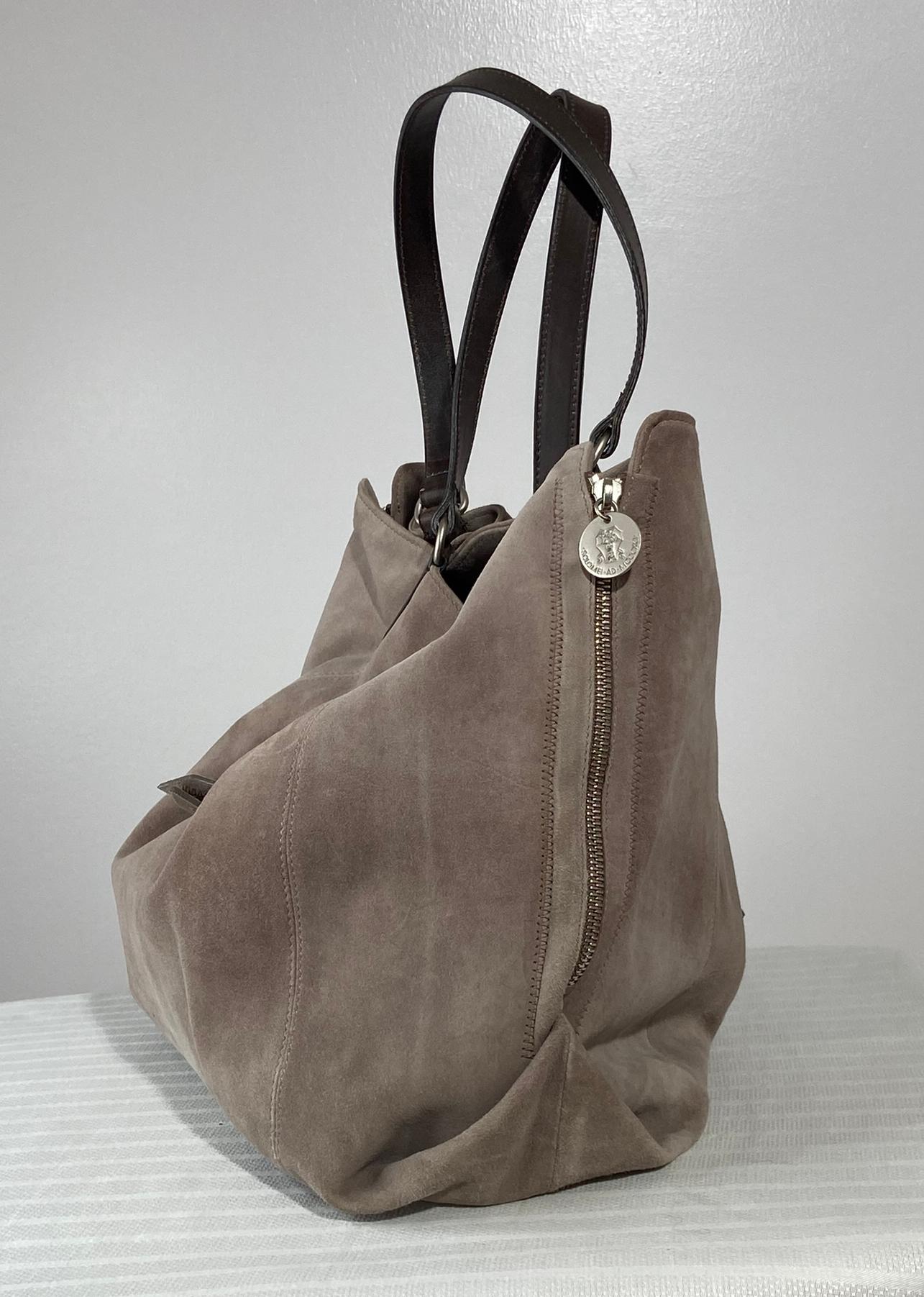 Brunello Cucinelli Blassgraues Wildleder Reißverschluss Seiten Leder Griffe  Tragetasche für Damen oder Herren im Angebot