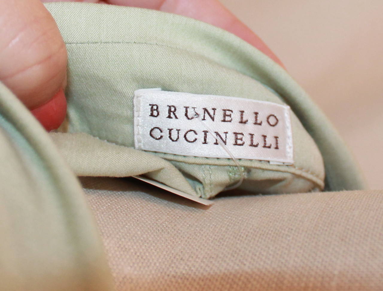 Brunello Cucinelli Pastel Green & Beige Linen Blouse - S In Excellent Condition For Sale In West Palm Beach, FL
