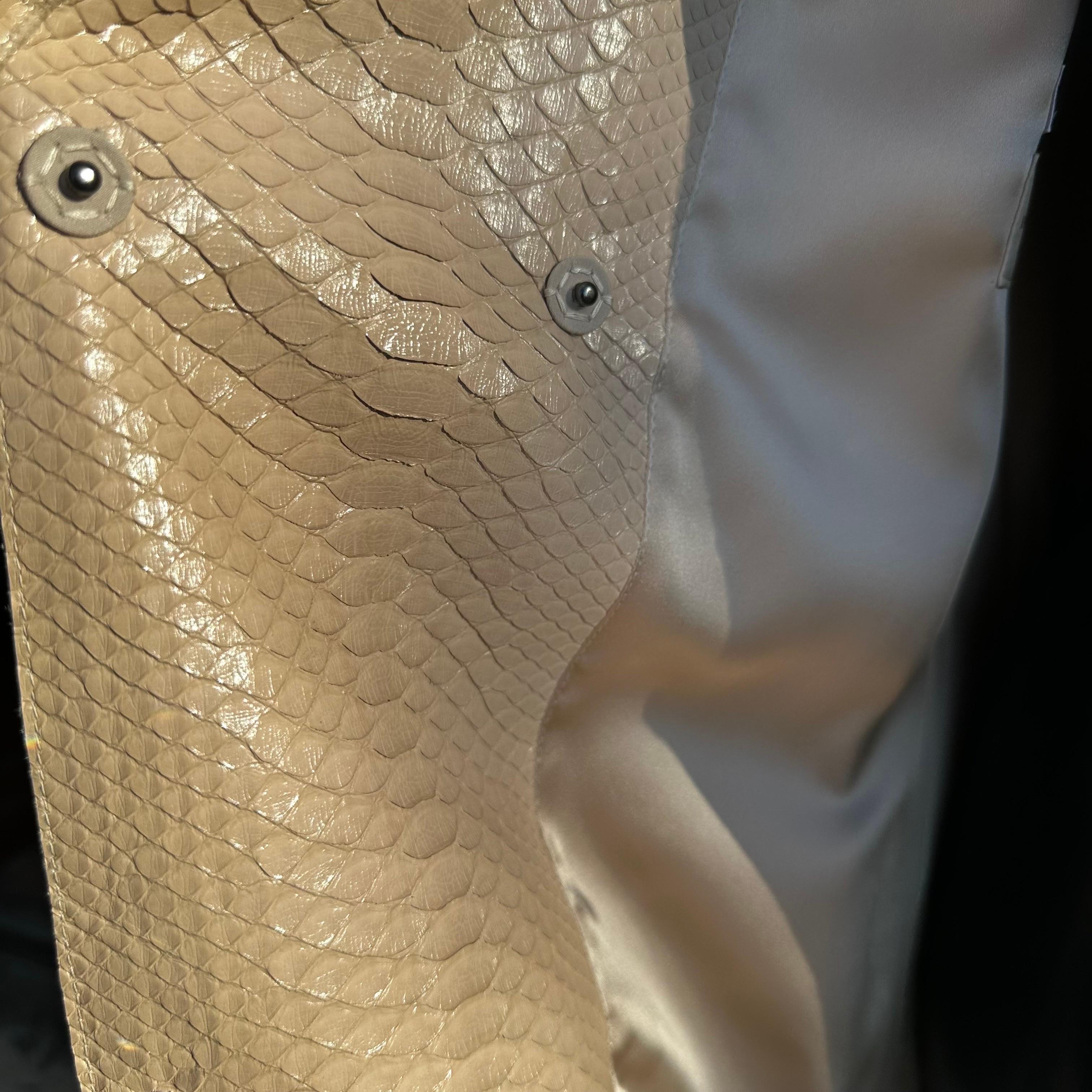 Python-Trenchcoat von Brunello Cucinelli 2