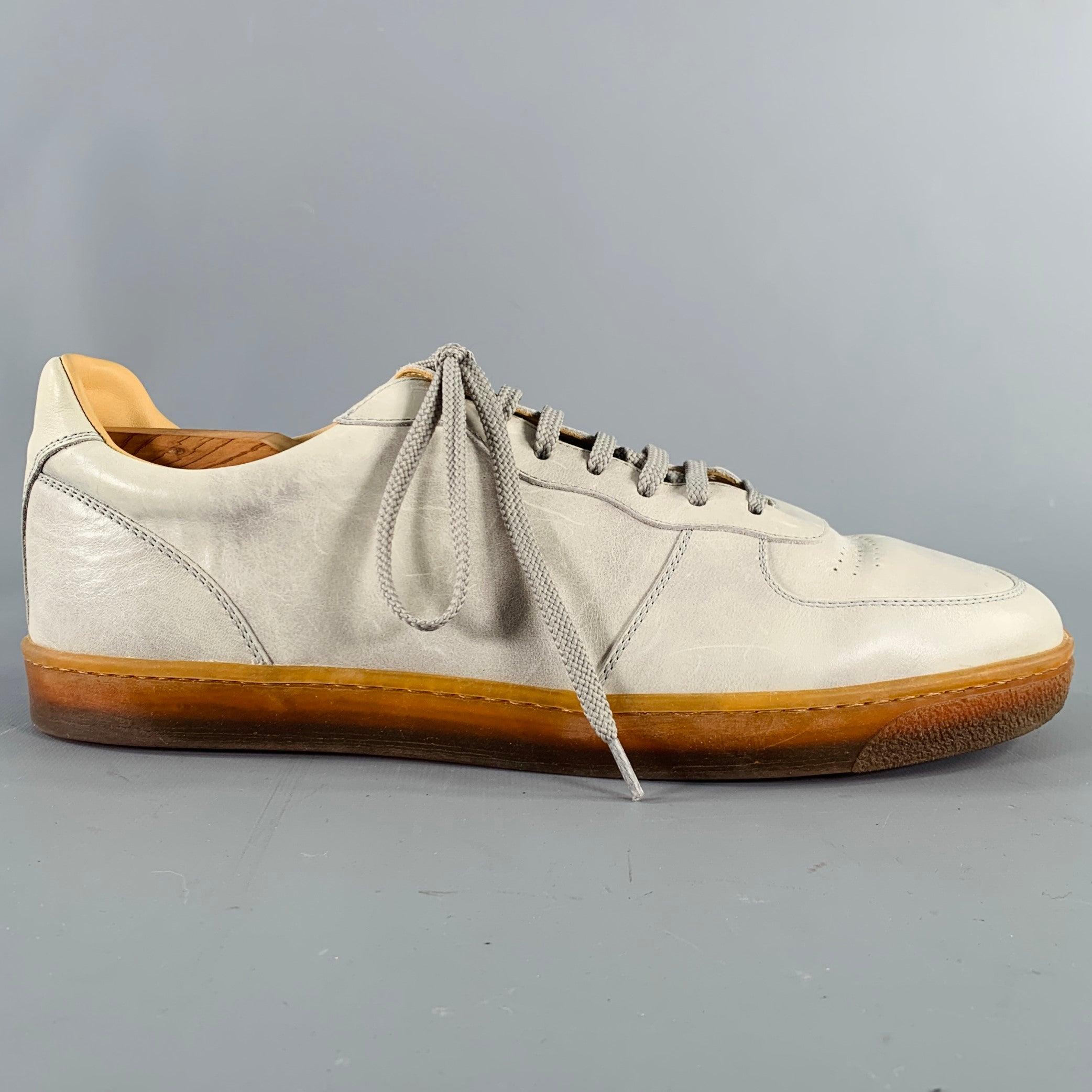 BRUNELLO CUCINELLI sneakers in a grey leather featuring a low top style, rubber crepe sole, and lace-up closure. Shoe trees not included. Made in Italy.Excellent Pre-Owned Condition. 

Marked:   IT 43Outsole: 11.5 inches  x 3.75 inches 
  
  
 
Sui