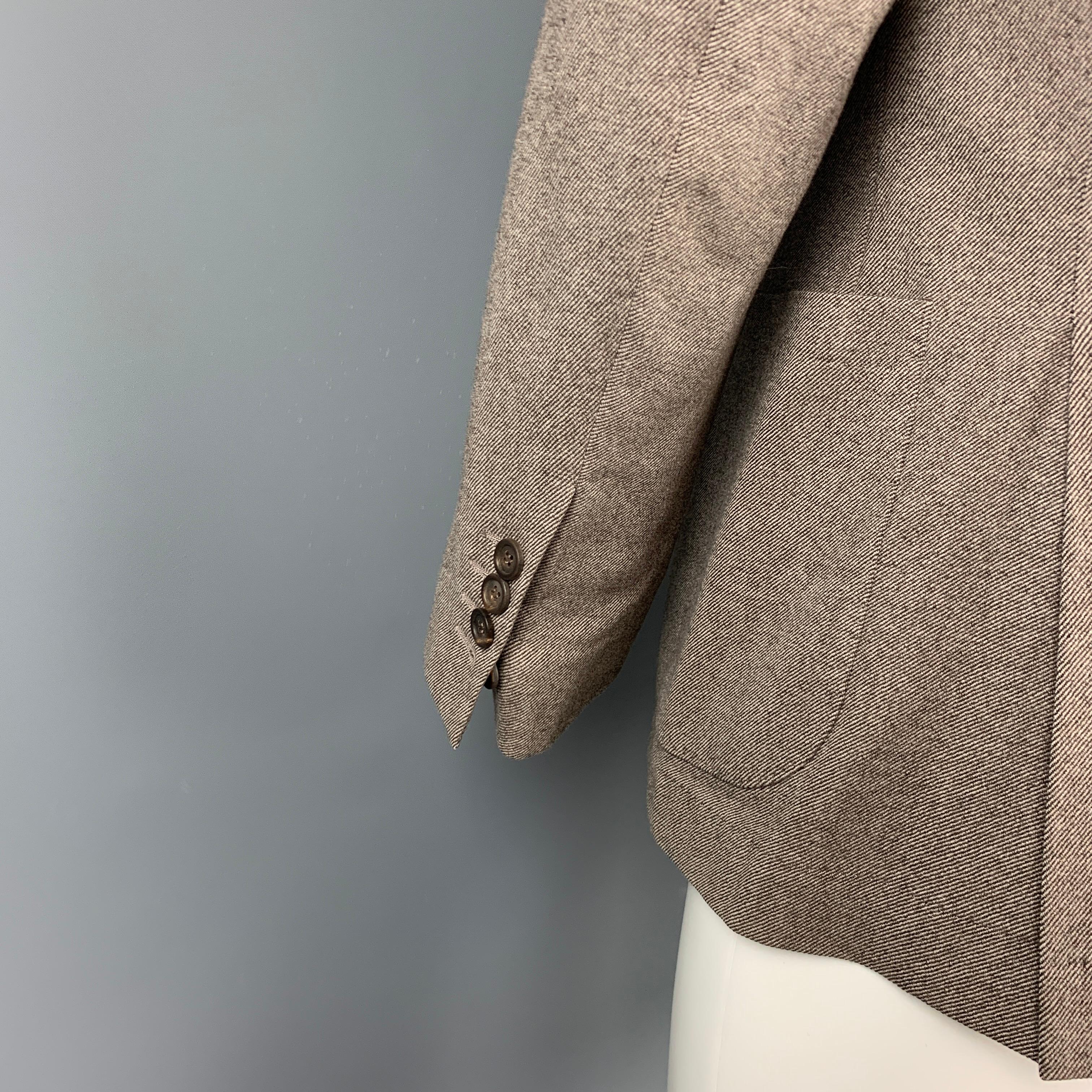 BRUNELLO CUCINELLI Size 38 Brown & Cream Twill Peak Lapel Sport Coat In Good Condition In San Francisco, CA