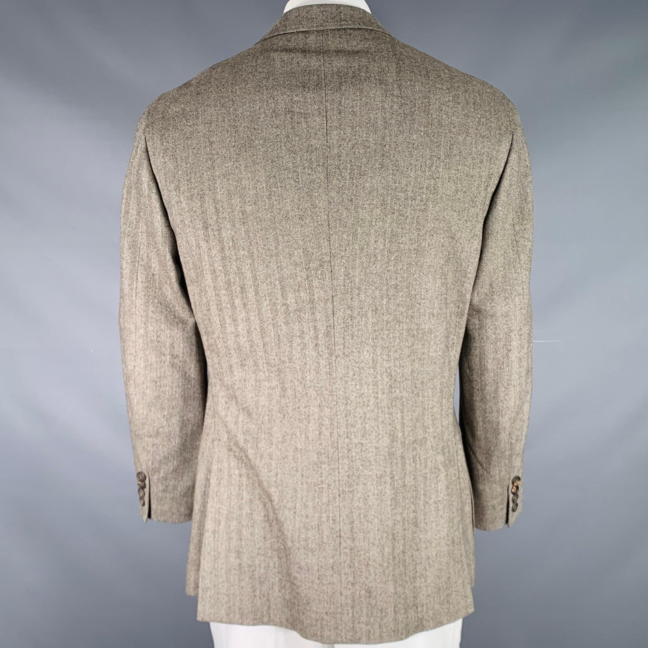 BRUNELLO CUCINELLI Size 44 Beige Brown Herringbone Peak Lapel Sport Coat For Sale 1