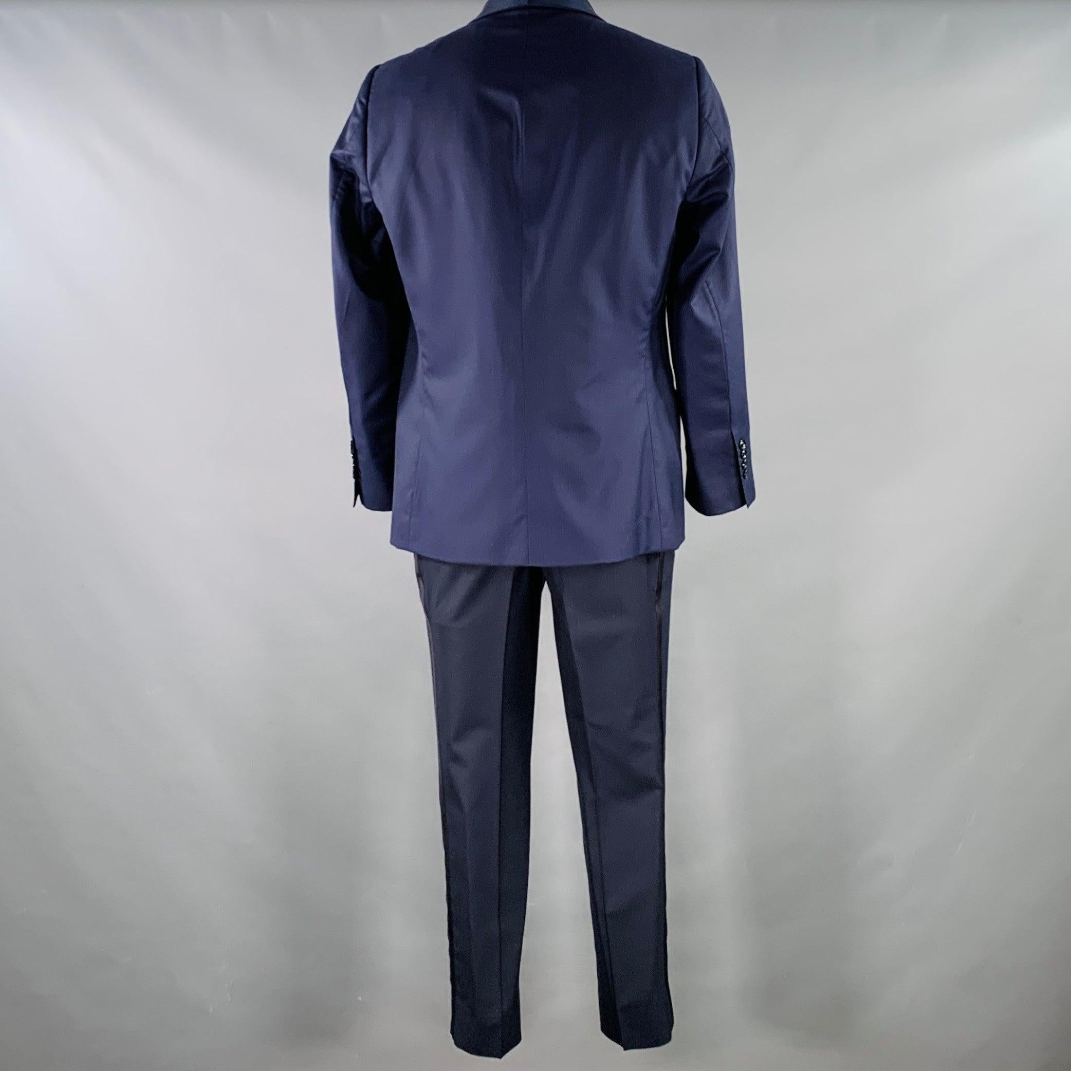 BRUNELLO CUCINELLI Size 44 Navy Blue Two Toned Virgin Wool Silk Tuxedo In Good Condition In San Francisco, CA