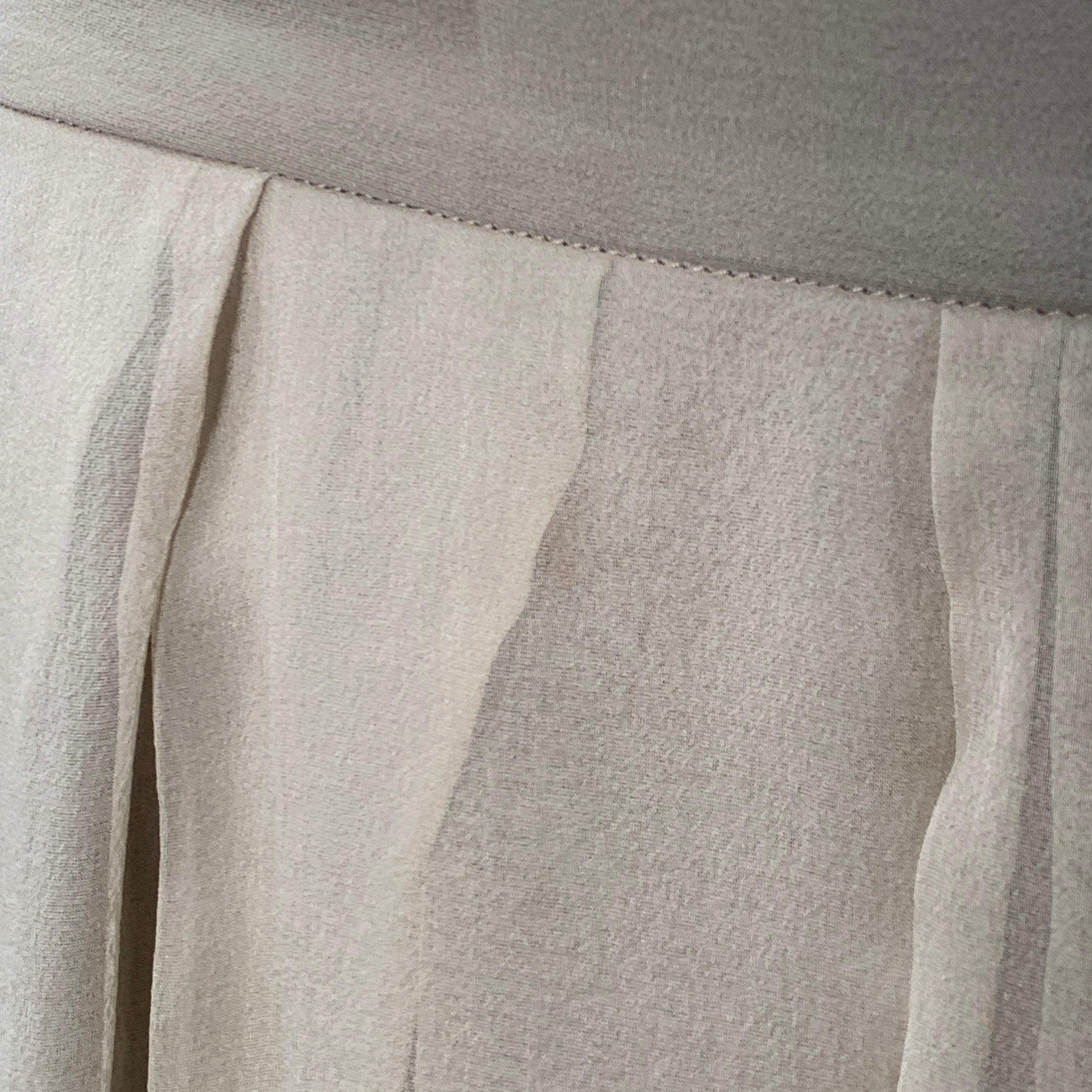 Donna Brunello Cucinelli Taglia 8 Beige Taupe Gonna lunga asimmetrica a pieghe in seta, alta e bassa in vendita