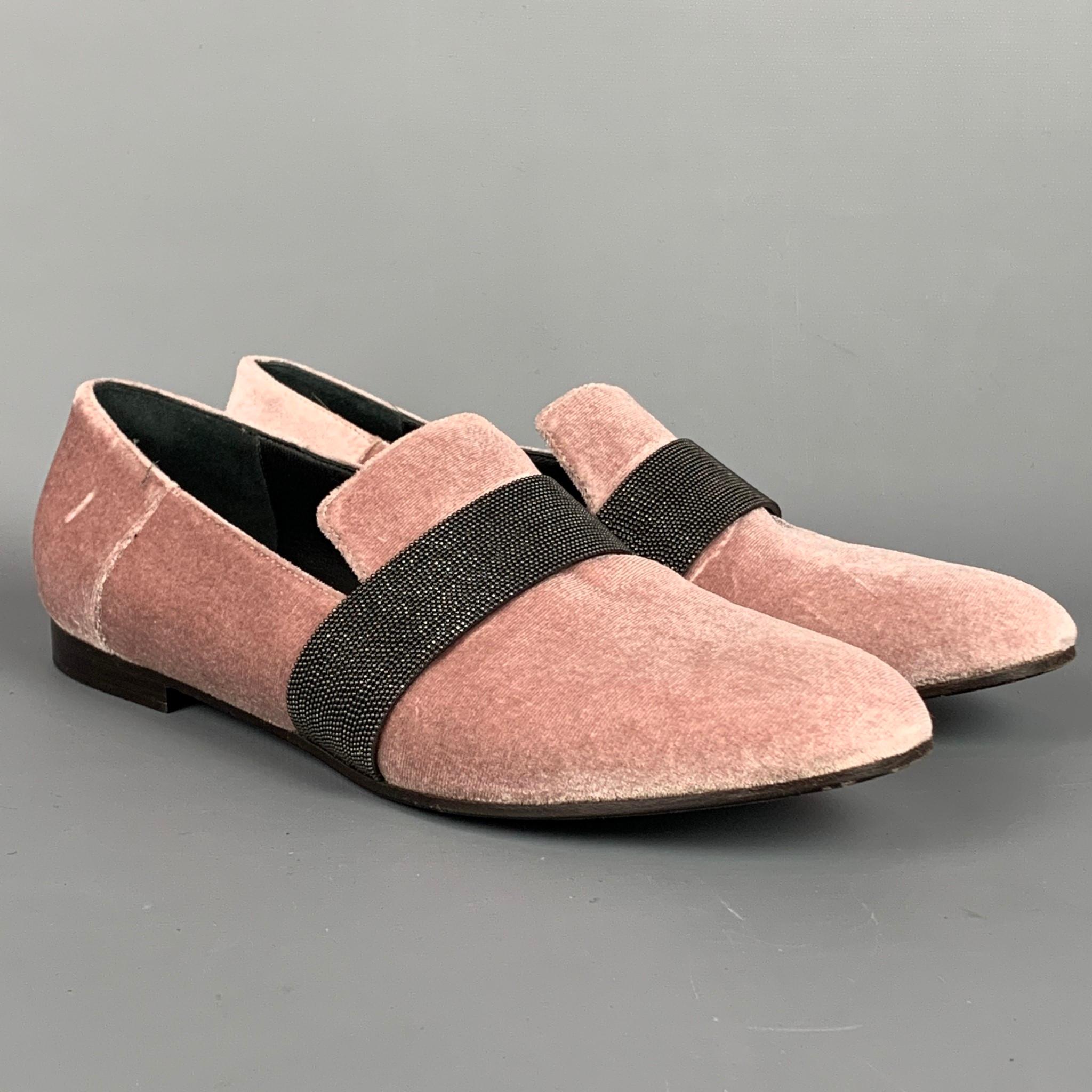 BRUNELLO CUCINELLI flats comes in a pink gunmetal velvet with a monilli detail featuring a slip on style and a wooden sole. Made in Italy. 

Very Good Pre-Owned Condition.
Marked: IT 38
Original Retail Price: $850.00

Outsole: 10 in. x 3 in. 