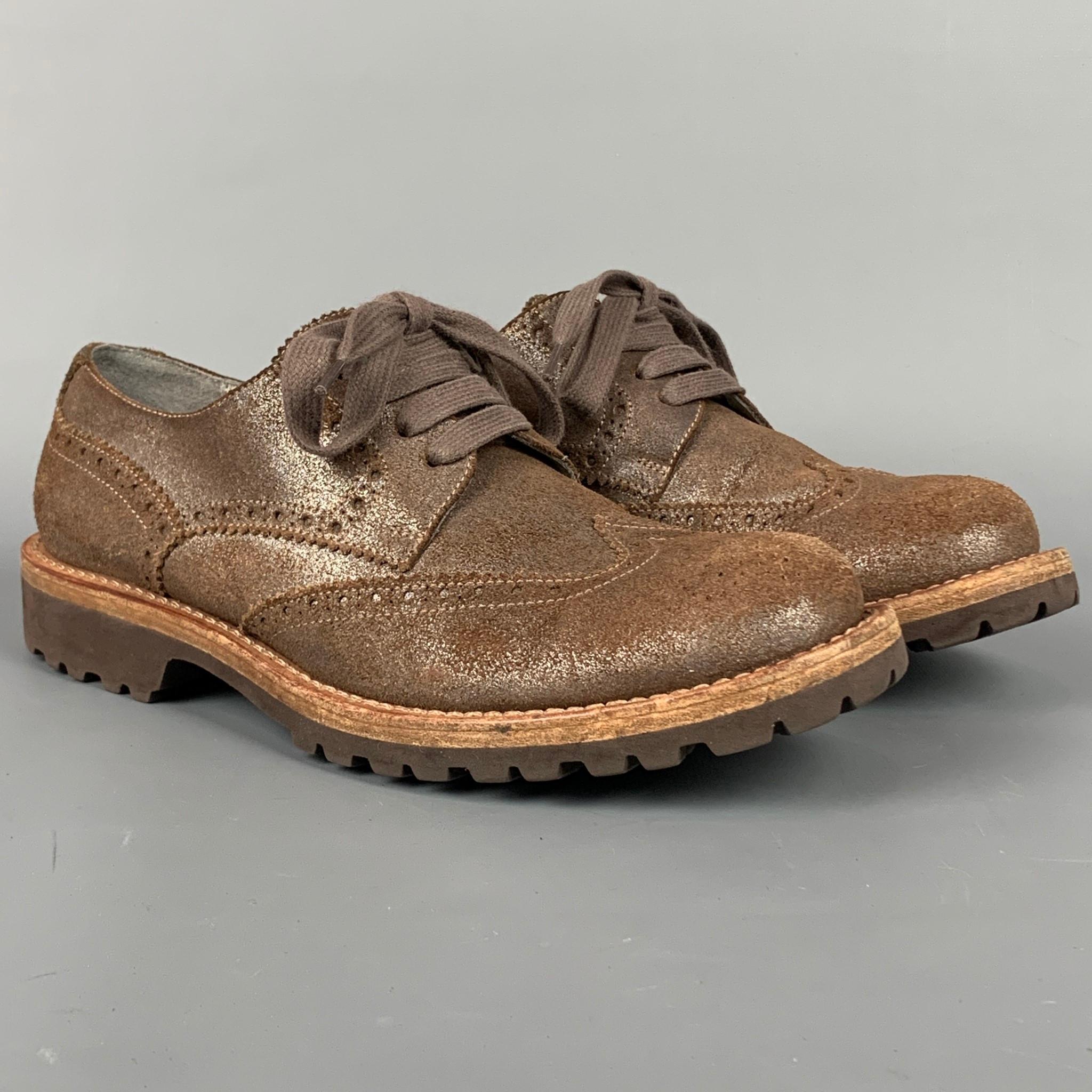 BRUNELLO CUCINELLI shoes comes in a brown perforated suede featuring a wingtip style, lux sole, and a lace up closure. Made in Italy.

Very Good Pre-Owned Condition.
Marked: IT 38.5
Original Retail Price: $850.00

Outsole: 10.5 in. x 4 in. 
