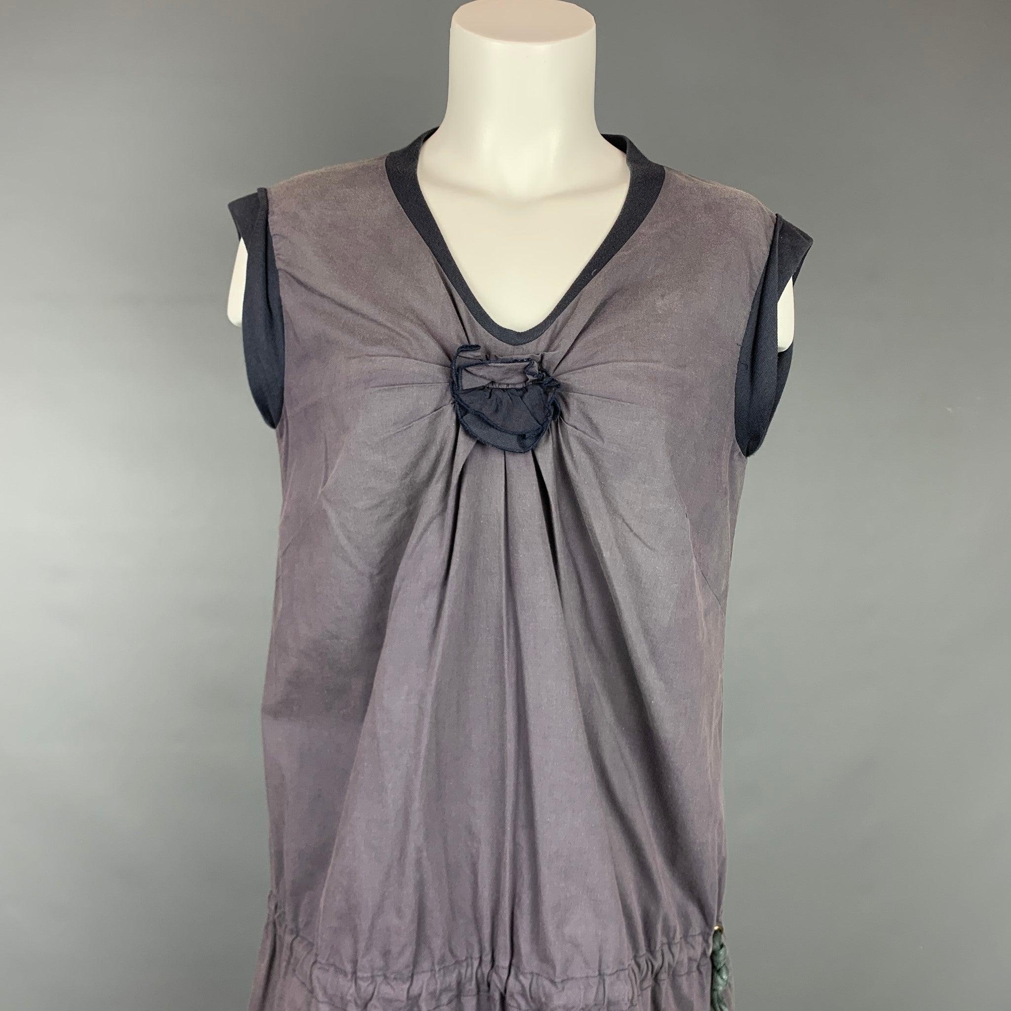 BRUNELLO CUCINELLI dress comes in a purple cotton / lycra featuring a dropped waist, drawstring, floral applique, and a v-neck. Made in Italy.Very Good
Pre-Owned Condition. 

Marked:   L 

Measurements: 
 
Shoulder: 16 inches  Bust: 38 inches 