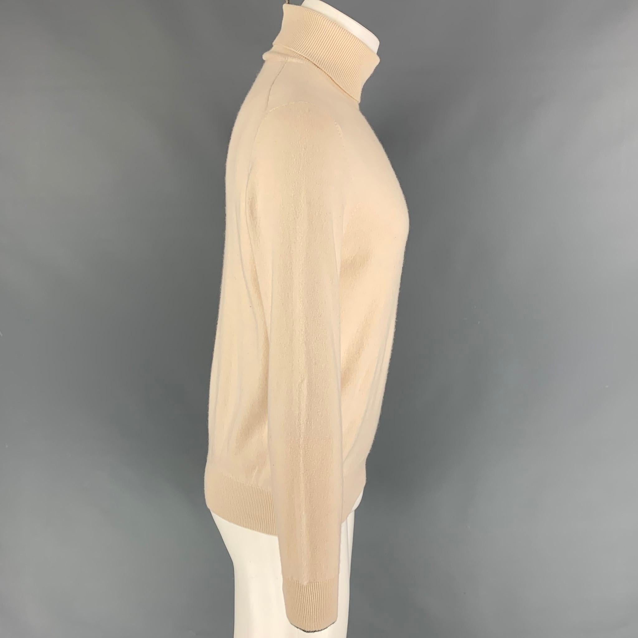 BRUNELLO CUCINELLI pullover comes in a cream knitted cashmere featuring a turtleneck. Made in Italy. 

Very Good Pre-Owned Condition.
Marked: 48

Measurements:

Shoulder: 18 in.
Chest: 38 in.
Sleeve: 25.5 in.
Length: 25.5 in. 
