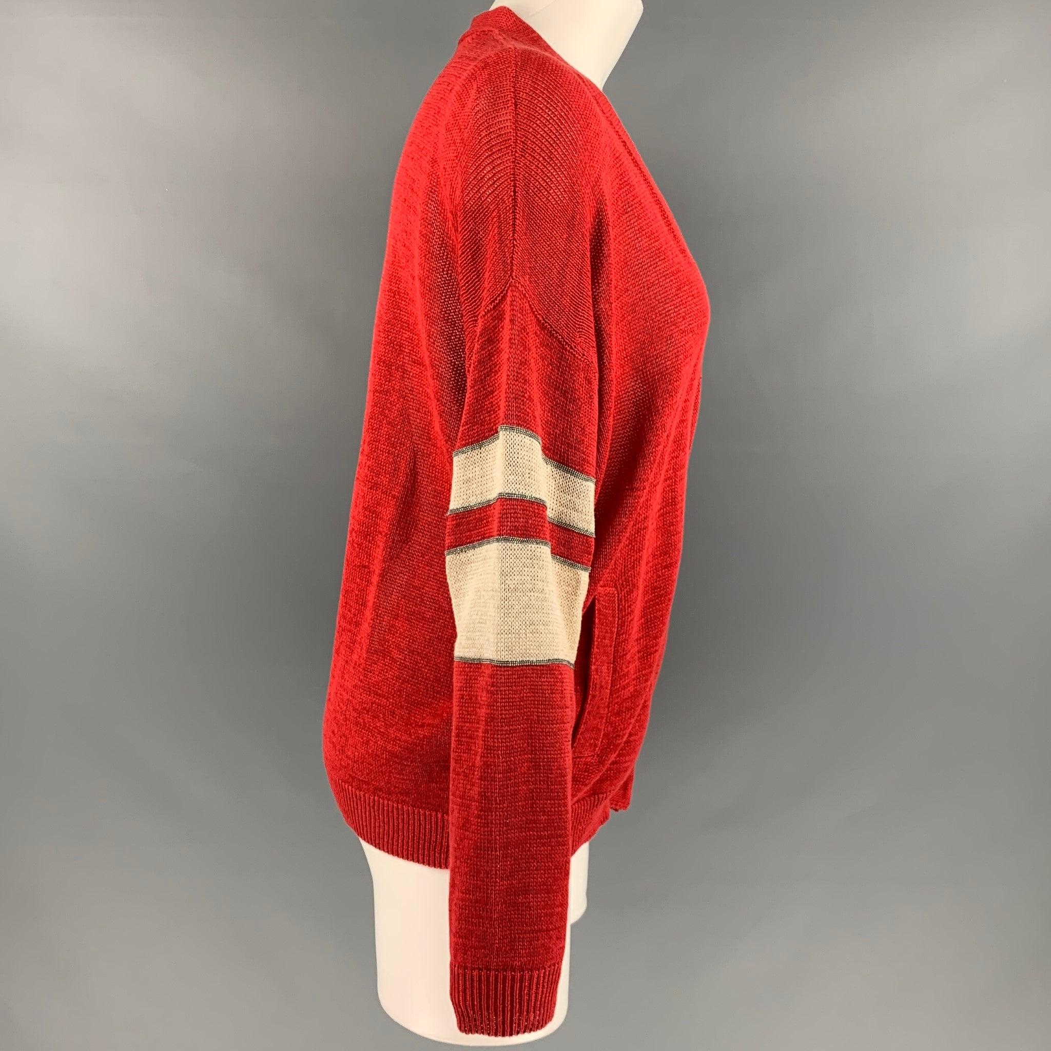 BRUNELLO CUCINELLI
cardigan in a red and white cotton knit fabric featuring signature Monili beading, stripe details, oversized fit, and a hidden snap closure. Made in Italy. Very Good Pre-Owned Condition. Minor signs of wear. 

Marked:   S