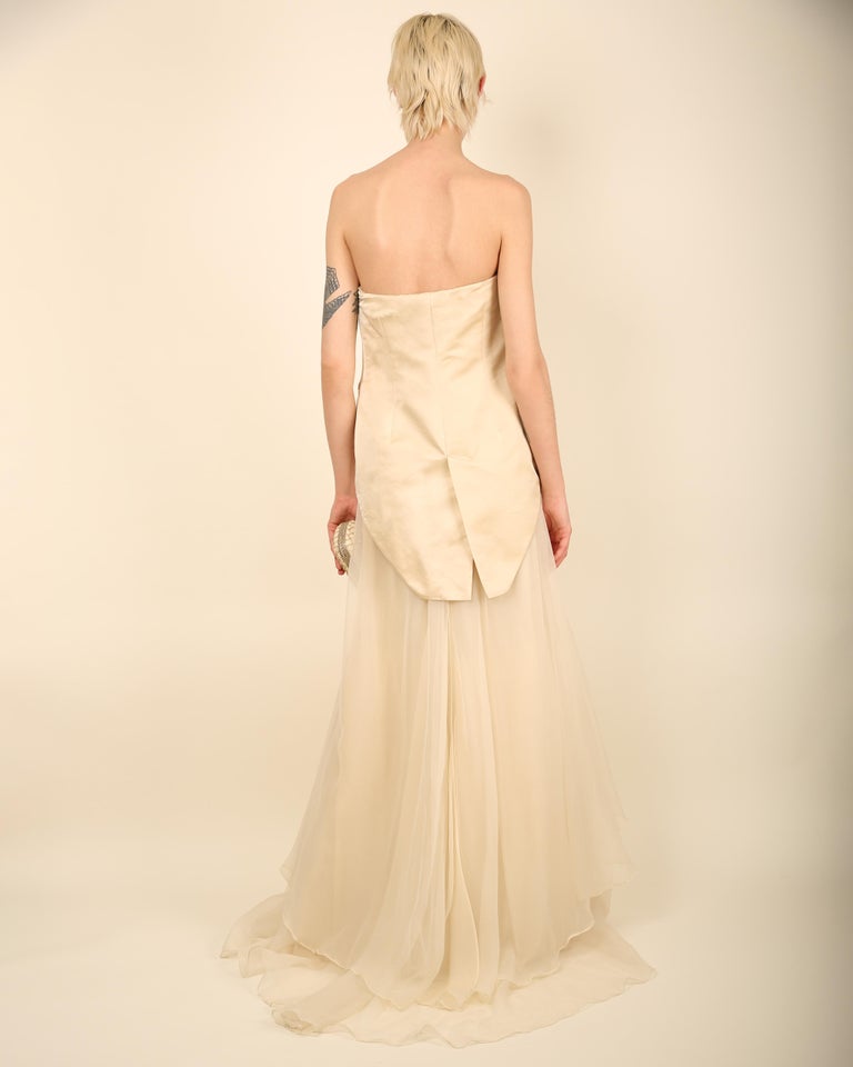Brunello Cucinelli abito da sposa senza spalline in chiffon di seta color  crema a strati M in vendita su 1stDibs