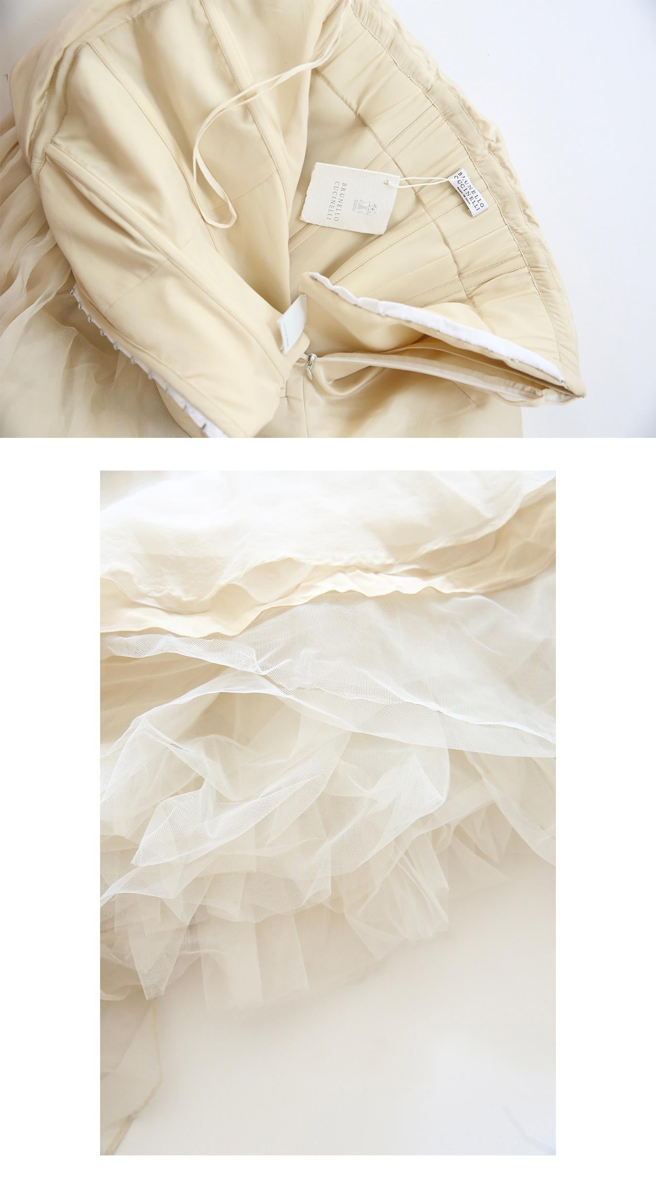 Brunello Cucinelli Robe de mariée sans bretelles en mousseline de soie crème à superpositions, Taille M en vente 15