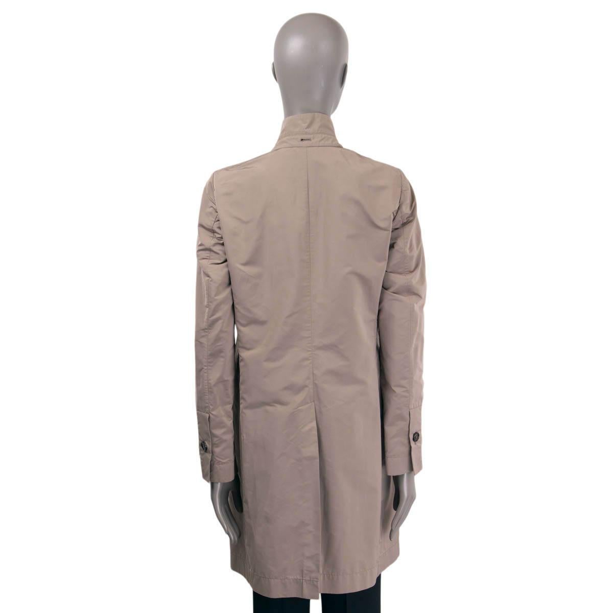 BRUNELLO CUCINELLI taupe polyester LAYERED Coat Jacket 42 M In Excellent Condition For Sale In Zürich, CH