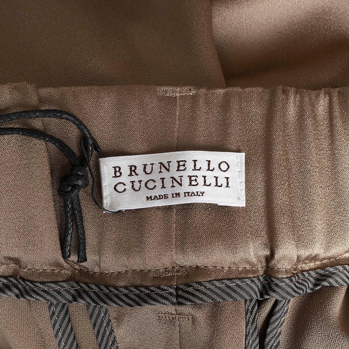 BRUNELLO CUCINELLI taupe SATIN-CREPE Pants 42 M In Excellent Condition For Sale In Zürich, CH
