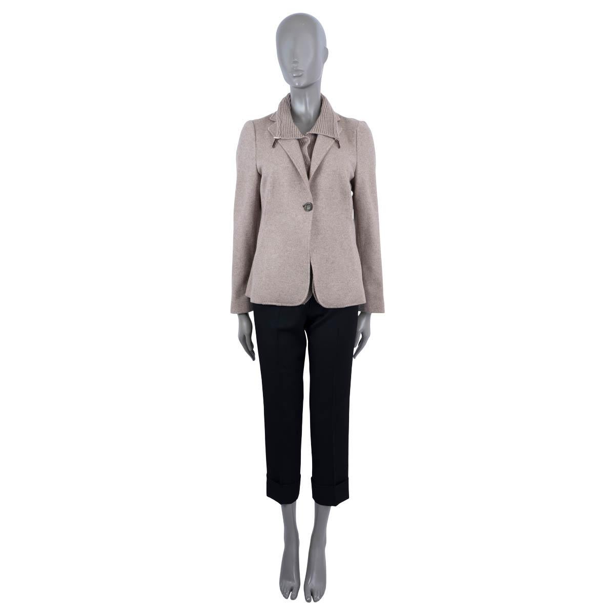100% authentic Brunello Cucinelli slightly flared one-button blazer jacket in taupe wool (70%), cashmere (20%) and silk (10%). The design features a buttoned inside soft rib-knit layer in cashmere (100%) and a collar with drawstring. Two slit