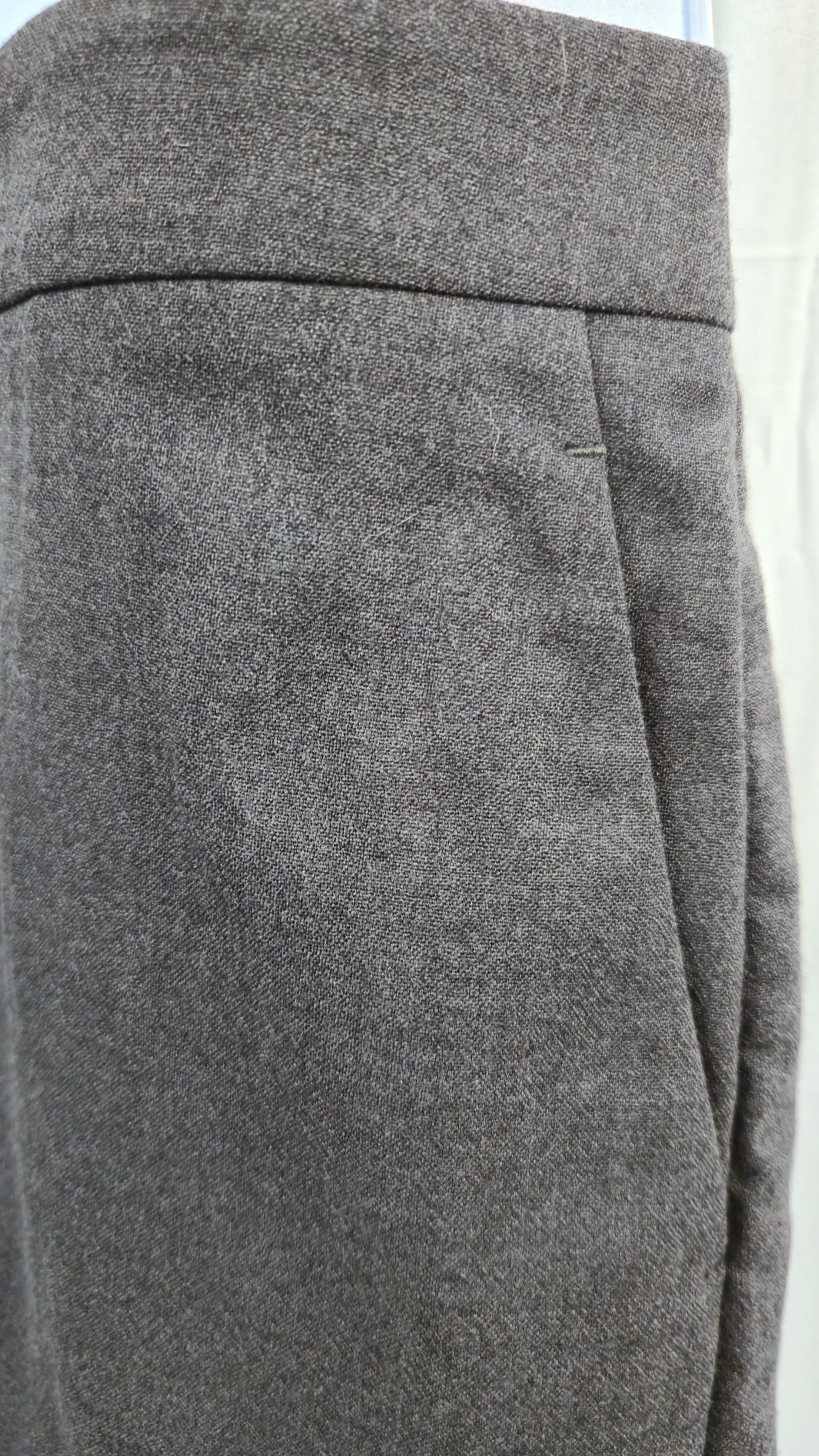 Brunello Cucinelli TuxedoTails RearTrain Wool Tailored Grey Shorts In Excellent Condition For Sale In Chicago, IL