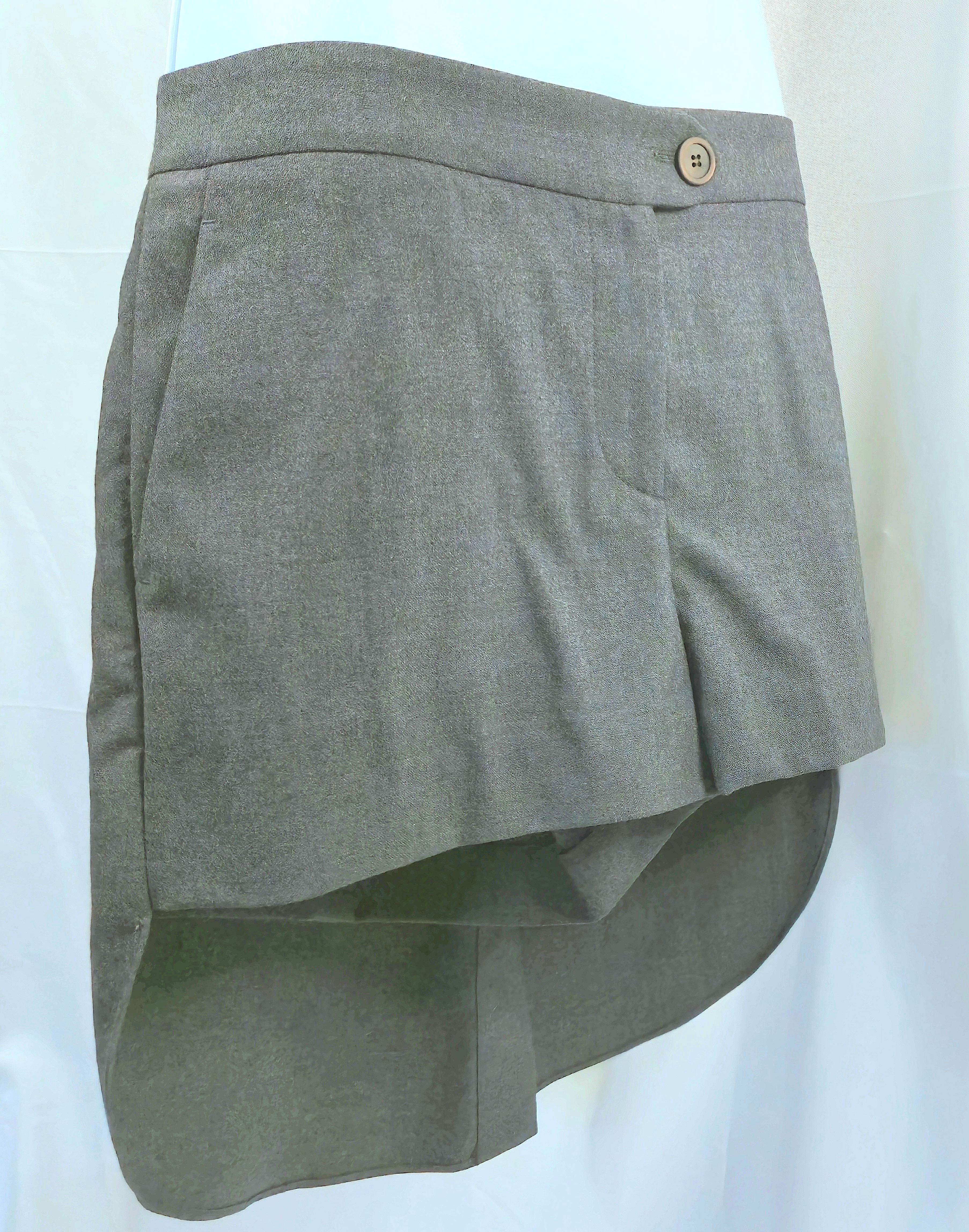 Brunello Cucinelli TuxedoTails RearTrain Wool Tailored Grey Shorts For Sale 4