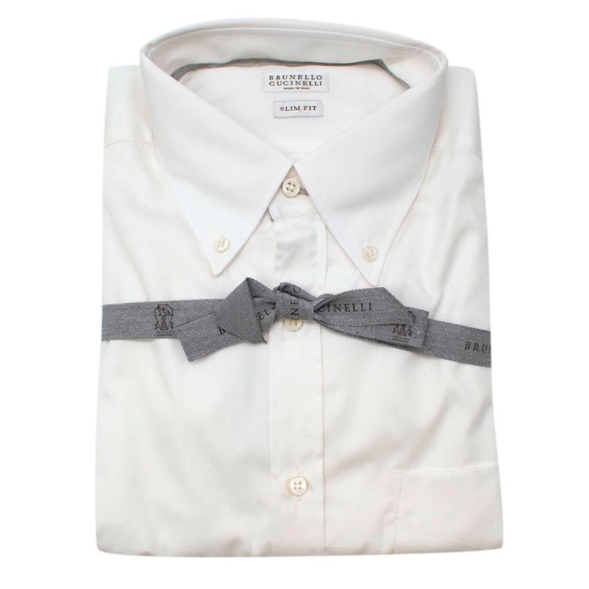 Brunello Cucinelli White Cotton Long Sleeve Shirt

-Made of soft cotton 
-Slim fit 
-Buttoned collar 
-Long sleeve design 
-Pocket to the chest 
-Buttoned cuffs 
-Original box and ribbon 
-Essential to any wardrobe 

Materials:
100% cotton 

Made in