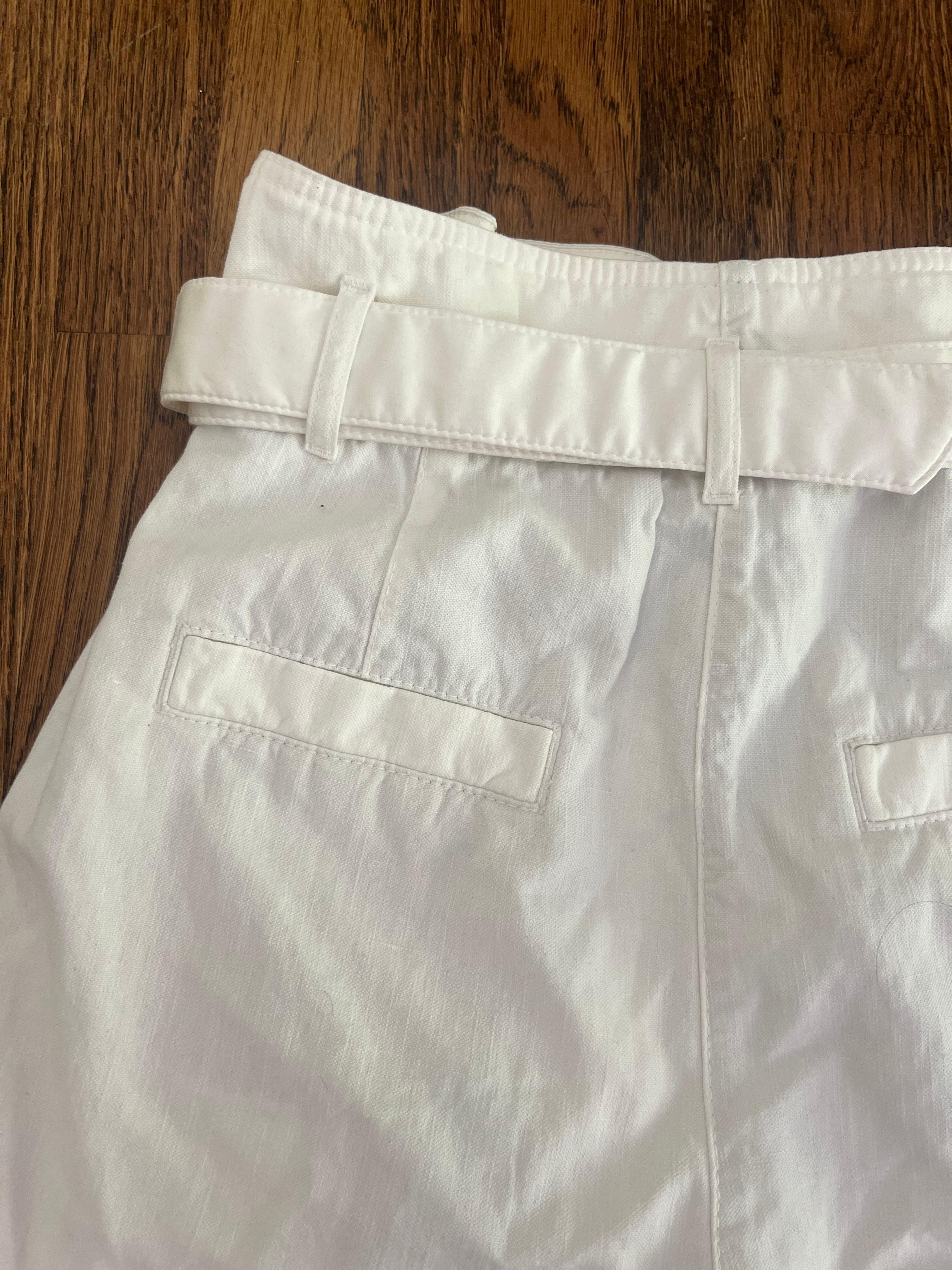 Women's Brunello Cucinelli White Shorts, Size 42 For Sale