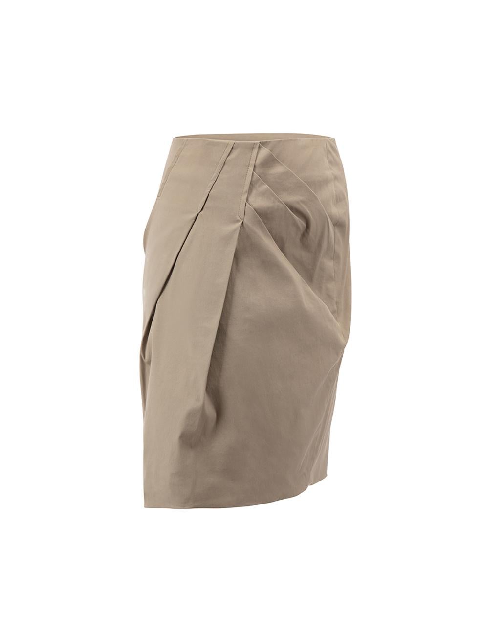 CONDITION is Good. General wear to skirt is evident. Moderate signs of wear to the front-left hem and the rear-right of the skirt with discoloured marks on this used Brunello Cucinelli designer resale item. 



Details


Khaki

Cotton

Mini pencil