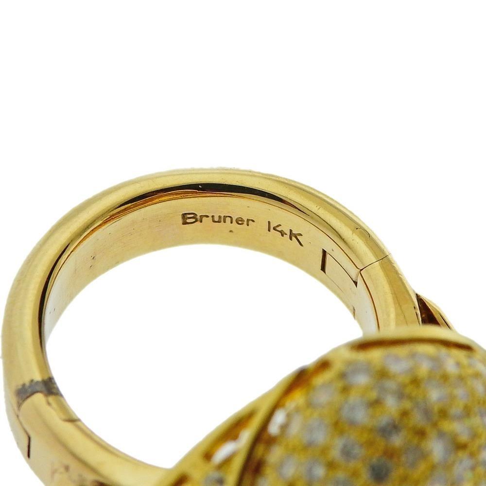 Bague Bruner en or avec diamants et perle des mers du Sud en vente 1