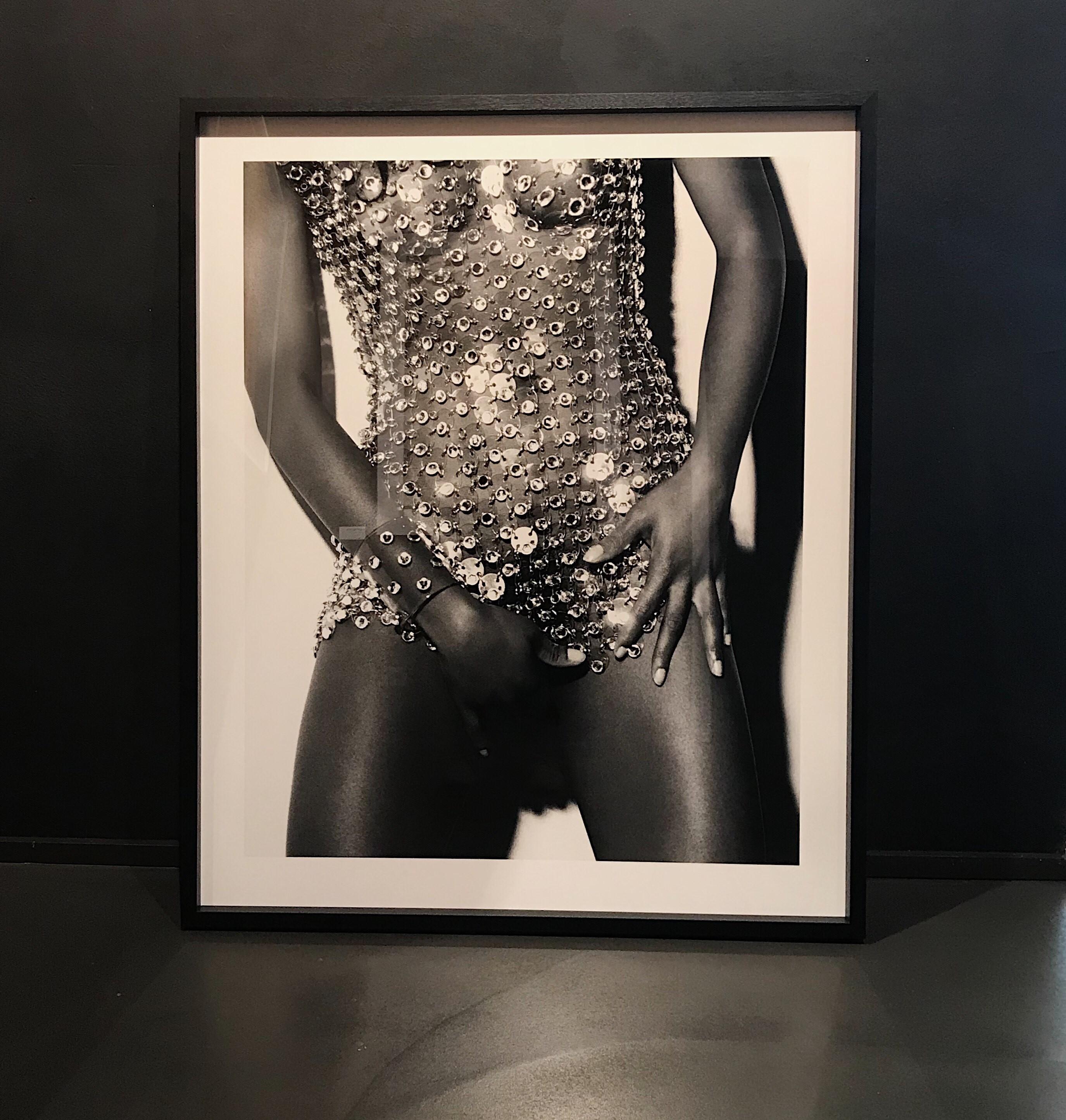 Charmaine - retrato sexy y glamuroso de una modelo, Fotografía artística, 1991 - Photograph Contemporáneo de Bruno Bisang