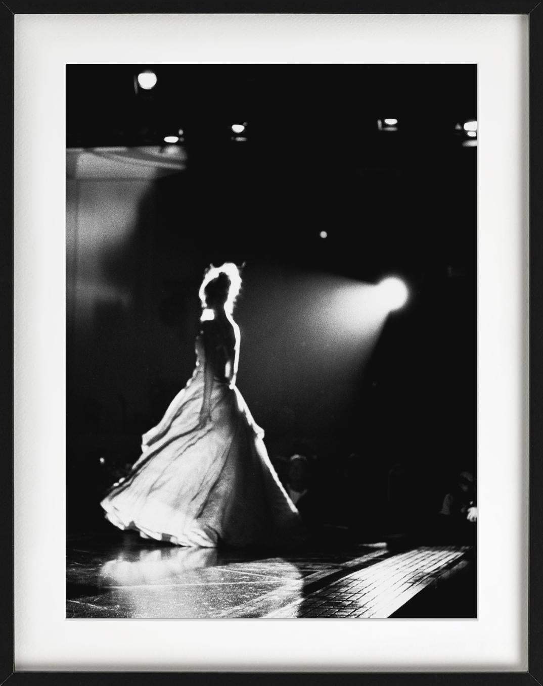 Claudia Schiffers pour Versace, dos - Photographie d'art, 1998 en vente 2