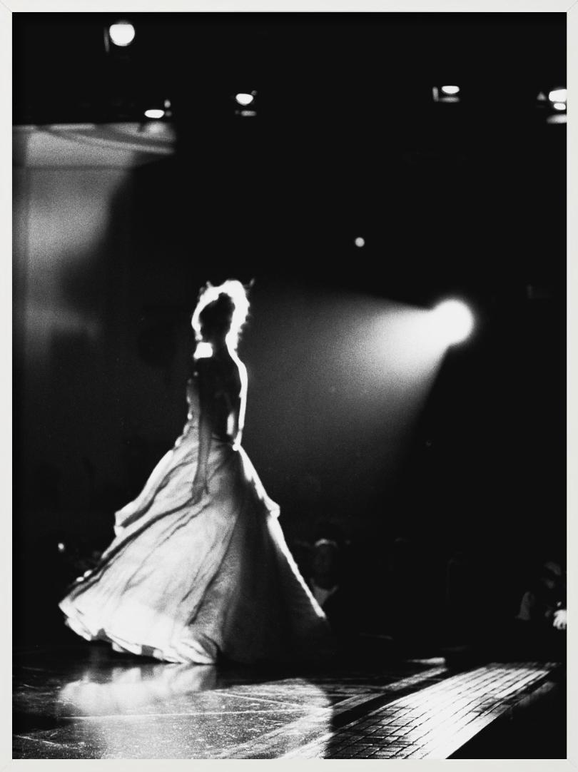 Claudia Schiffers pour Versace, dos - Photographie d'art, 1998 en vente 6