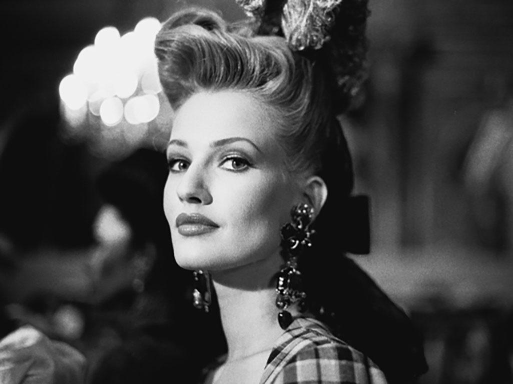 Haute Couture - Karen Mulder bei Christian Lacroix II – Photograph von Bruno Bisang