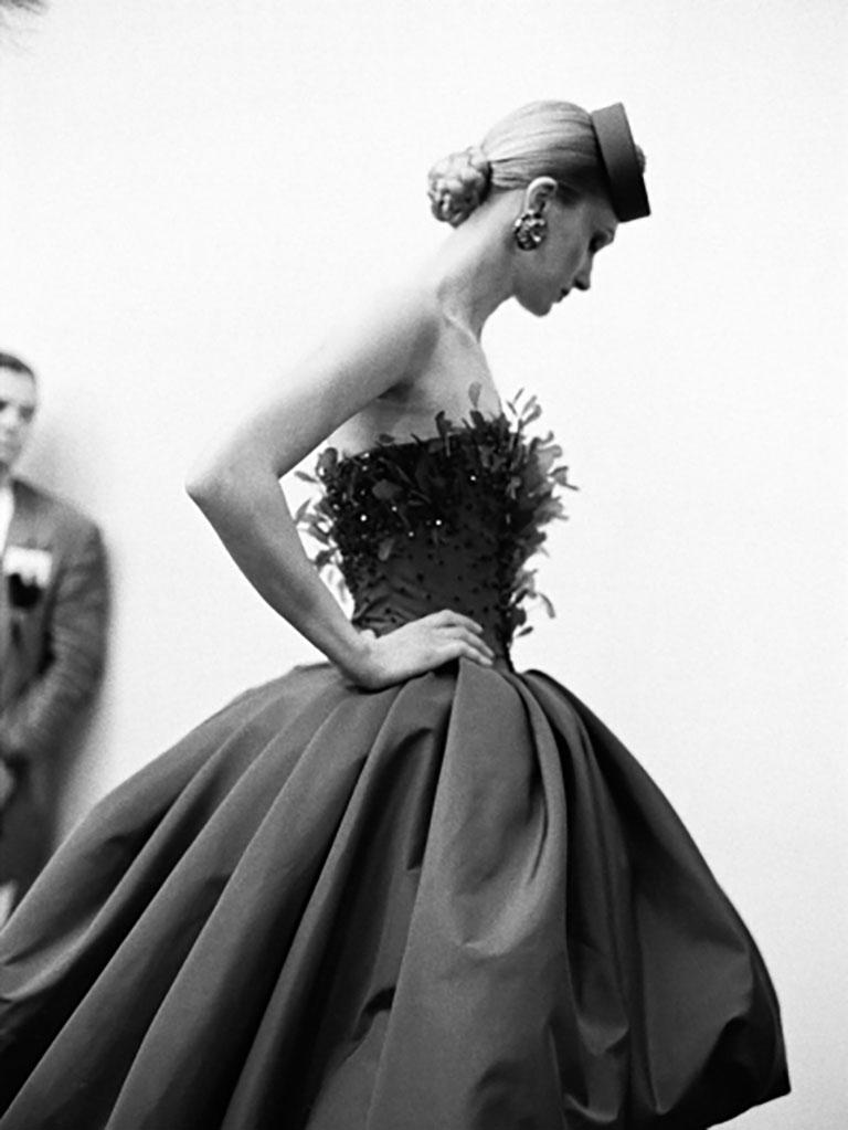 Haute Couture - Nina Ricci (Zeitgenössisch), Photograph, von Bruno Bisang