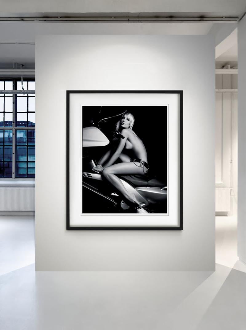 Kristen Pazik II - Nudo in bicicletta, Fotografia d'autore, 2000 - Photograph di Bruno Bisang
