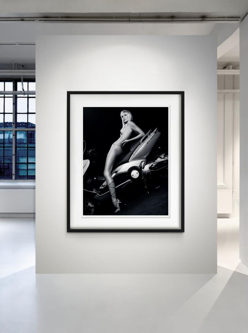 Kristen Pazik - Nudo in bicicletta, Fotografia d'autore, 2000 - Photograph di Bruno Bisang