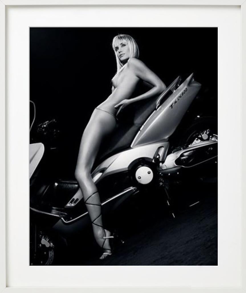 Kristen Pazik - Nudo in bicicletta, Fotografia d'autore, 2000 in vendita 3