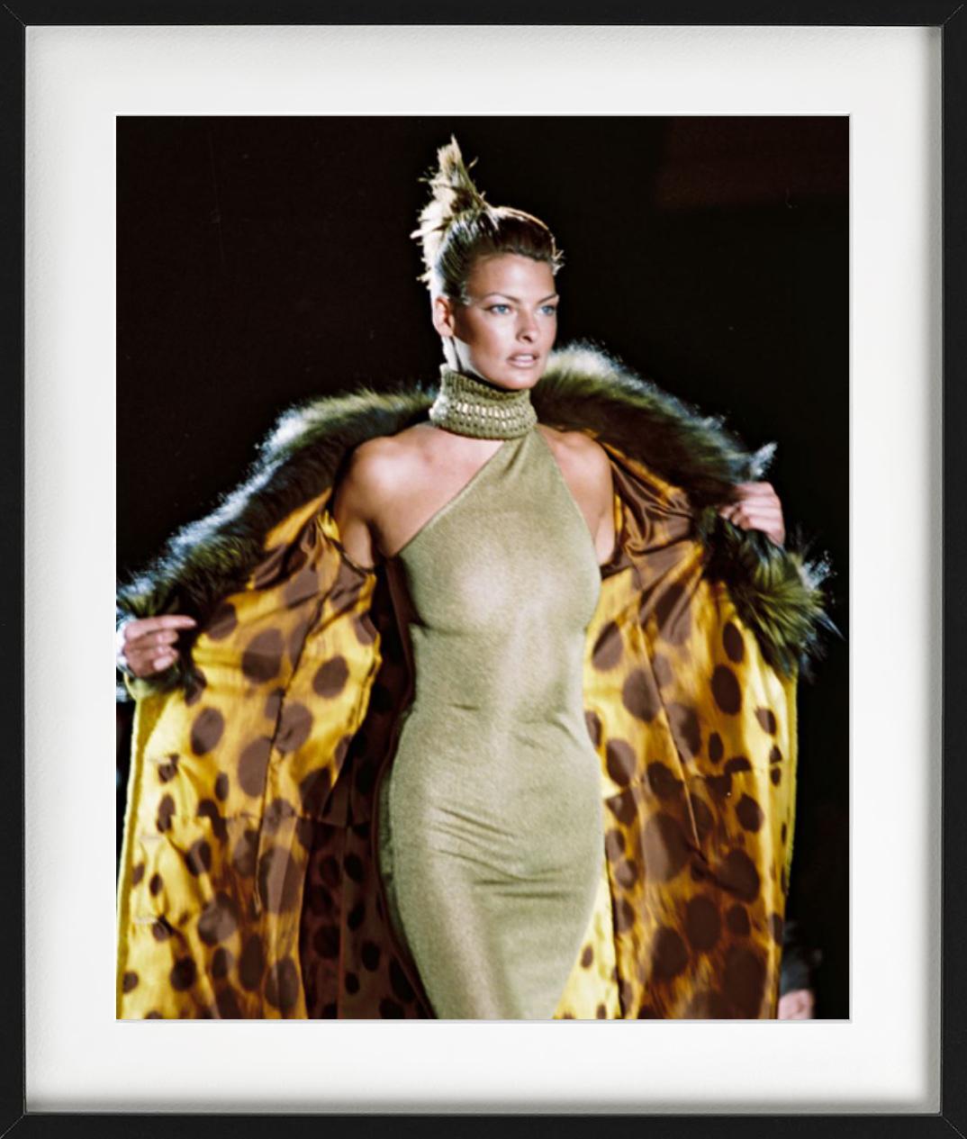 Linda Evangelista for Versace Ready-to-wear, Fine Art Photography, 1998 For Sale 3