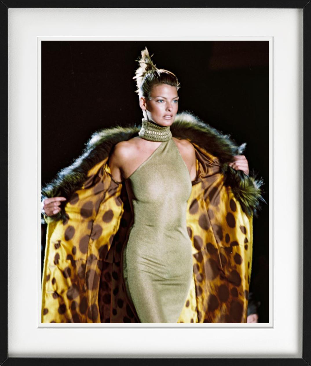 Linda Evangelista for Versace Ready-to-wear, Fine Art Photography, 1998 For Sale 5