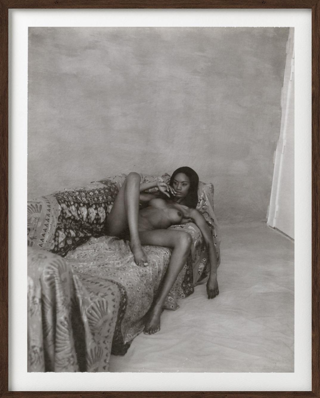 'Margareth, Paris' - nude on a sofa, fine art photography, 1994 - Photograph by Bruno Bisang