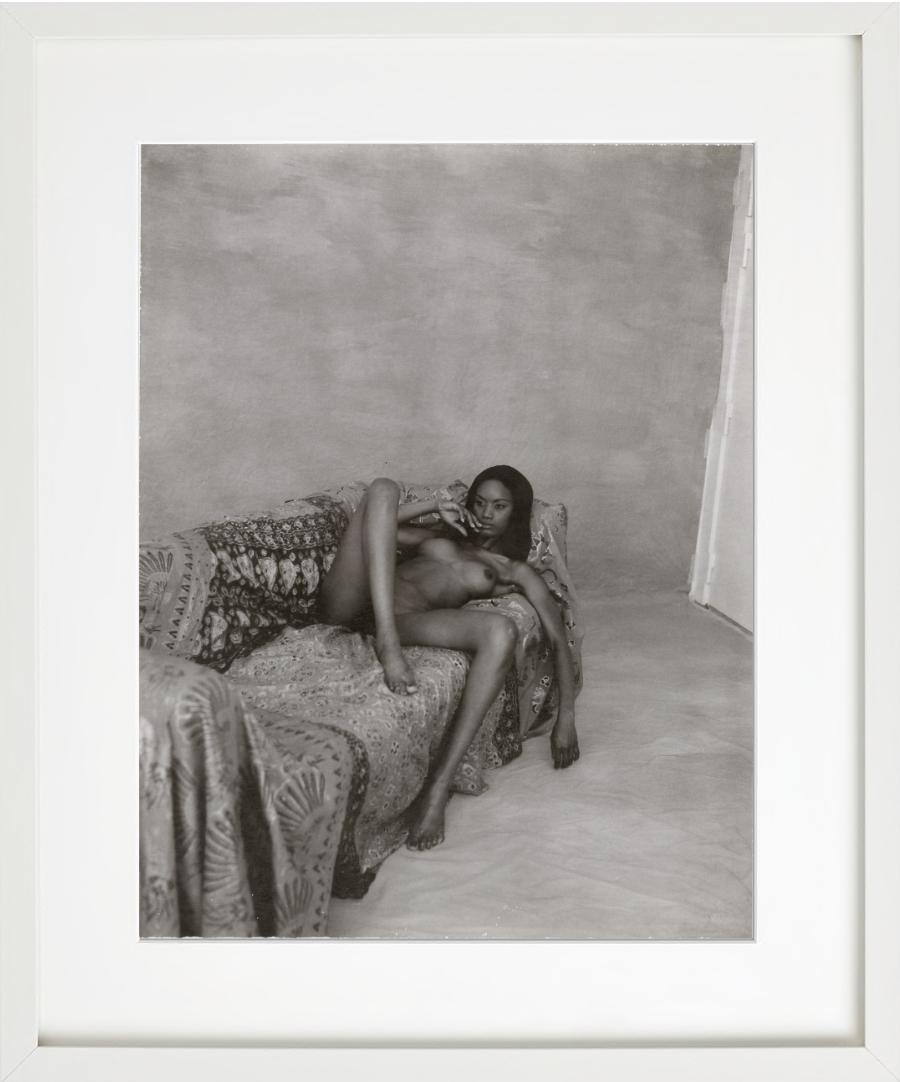 'Margareth, Paris' - nude on a sofa, fine art photography, 1994 - Contemporary Photograph by Bruno Bisang
