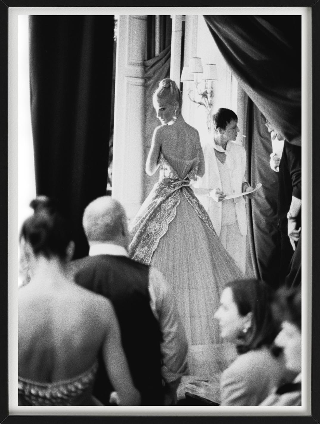 Martine Brand, Haute Couture Fashion Show, photographie d'art, 2002 - Photograph de Bruno Bisang