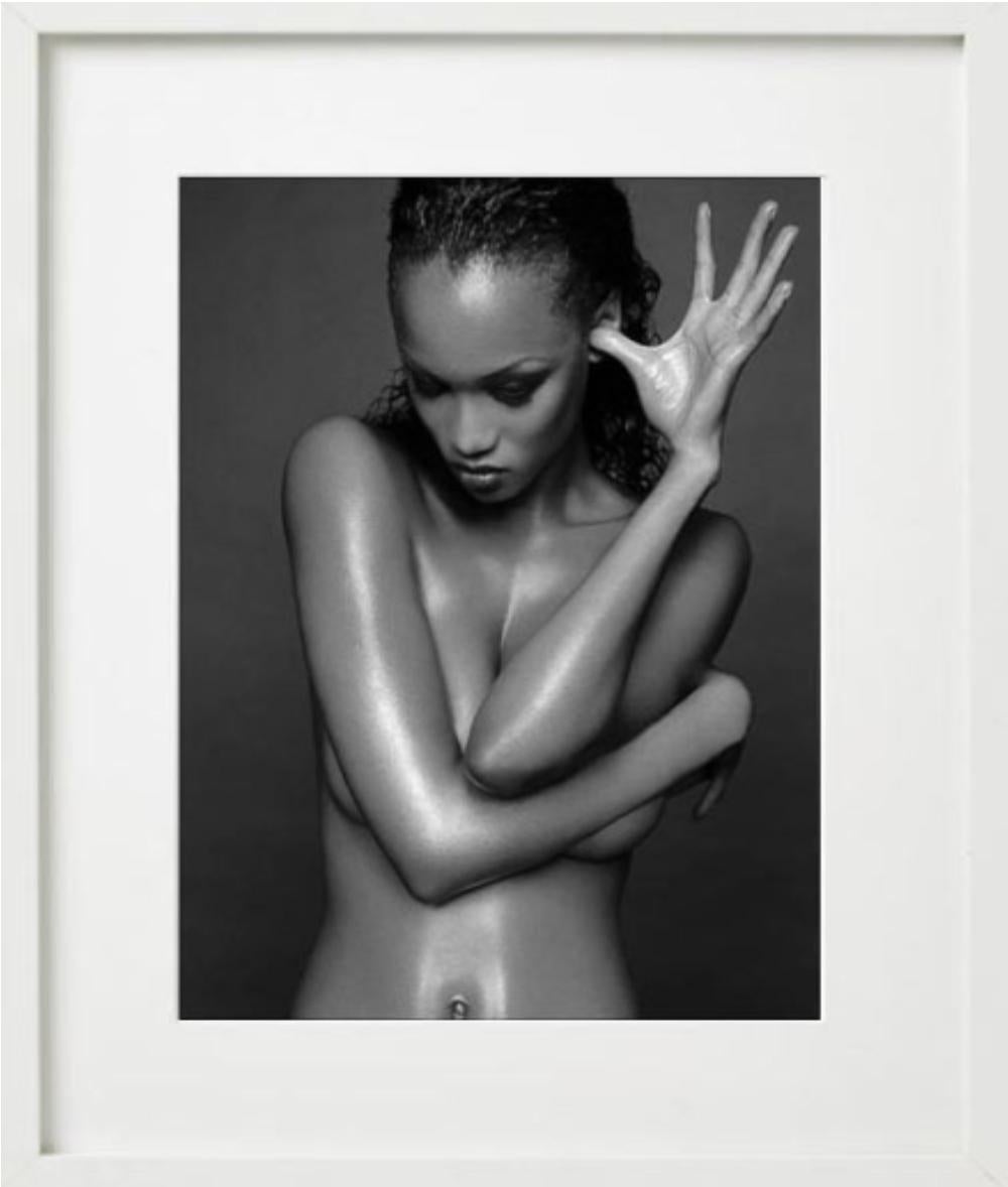 Tyra Banks, nacktes B&w-Porträt des Supermodels – Photograph von Bruno Bisang