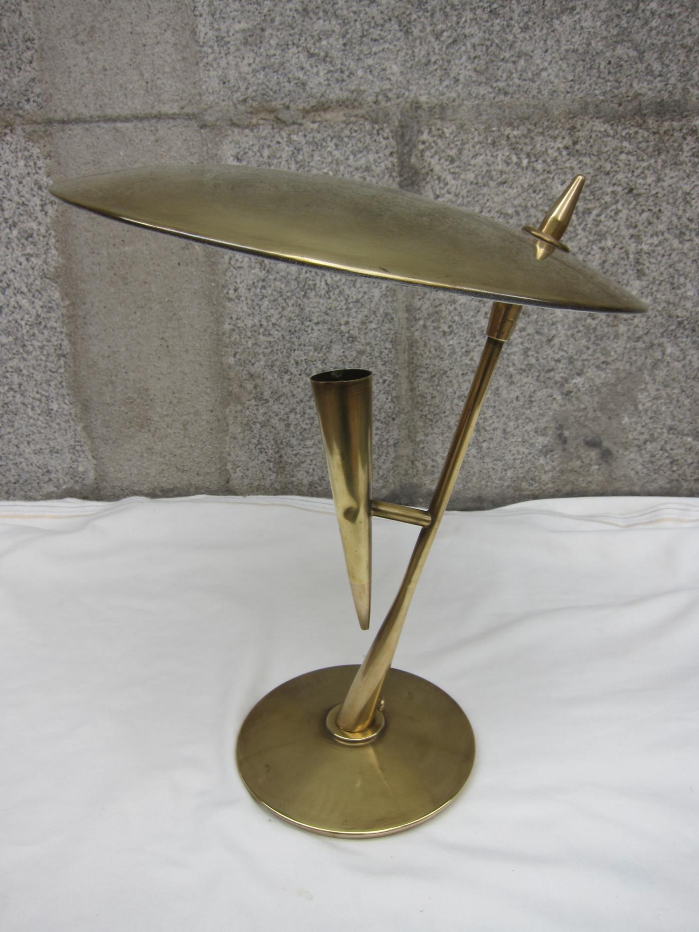Mid-Century Modern Bruno Chiarini Brass and White Lacquered Metal Midcentury Table Lamp, Italy 1950 For Sale