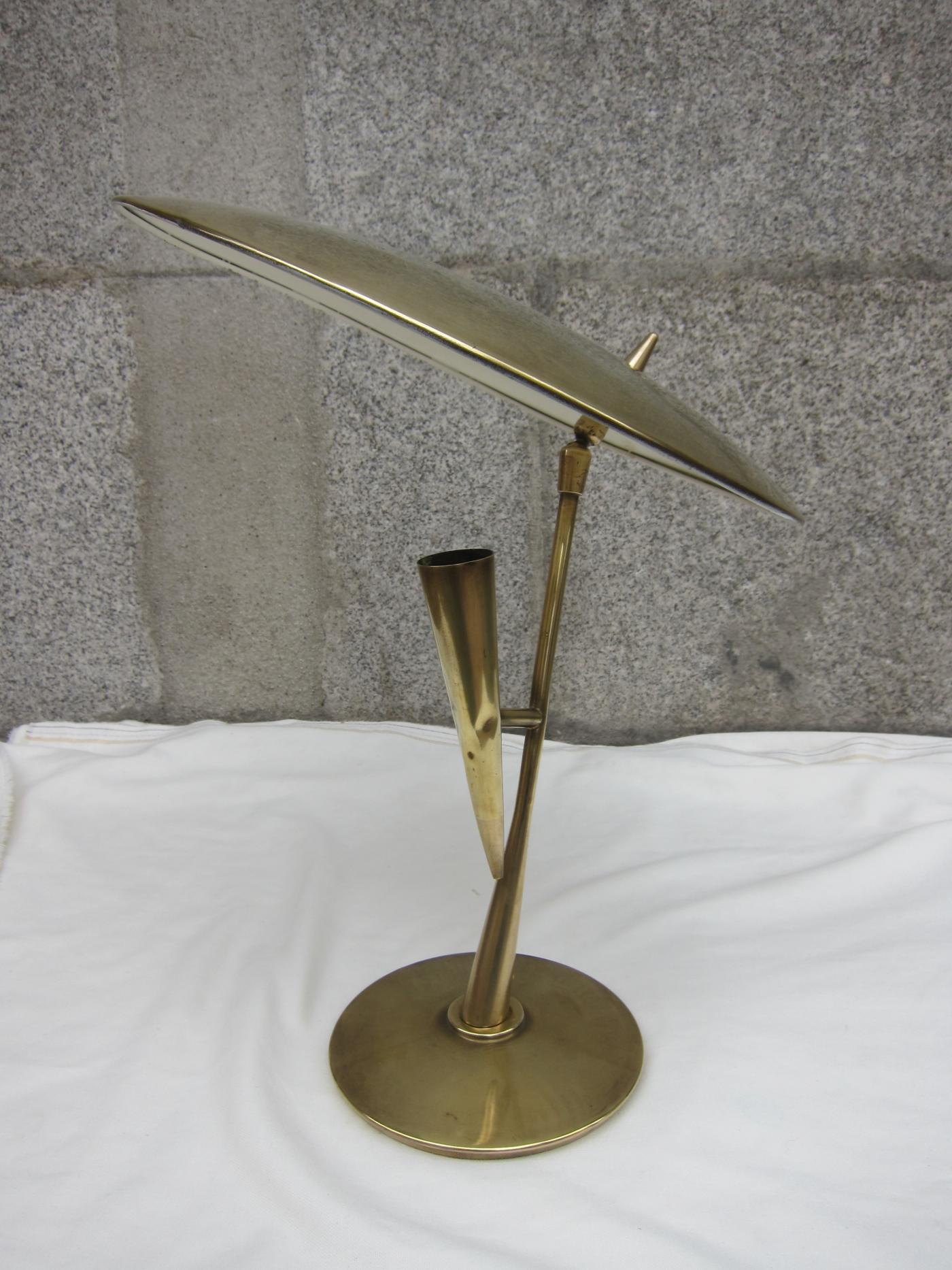Mid-20th Century Bruno Chiarini Brass and White Lacquered Metal Midcentury Table Lamp, Italy 1950 For Sale