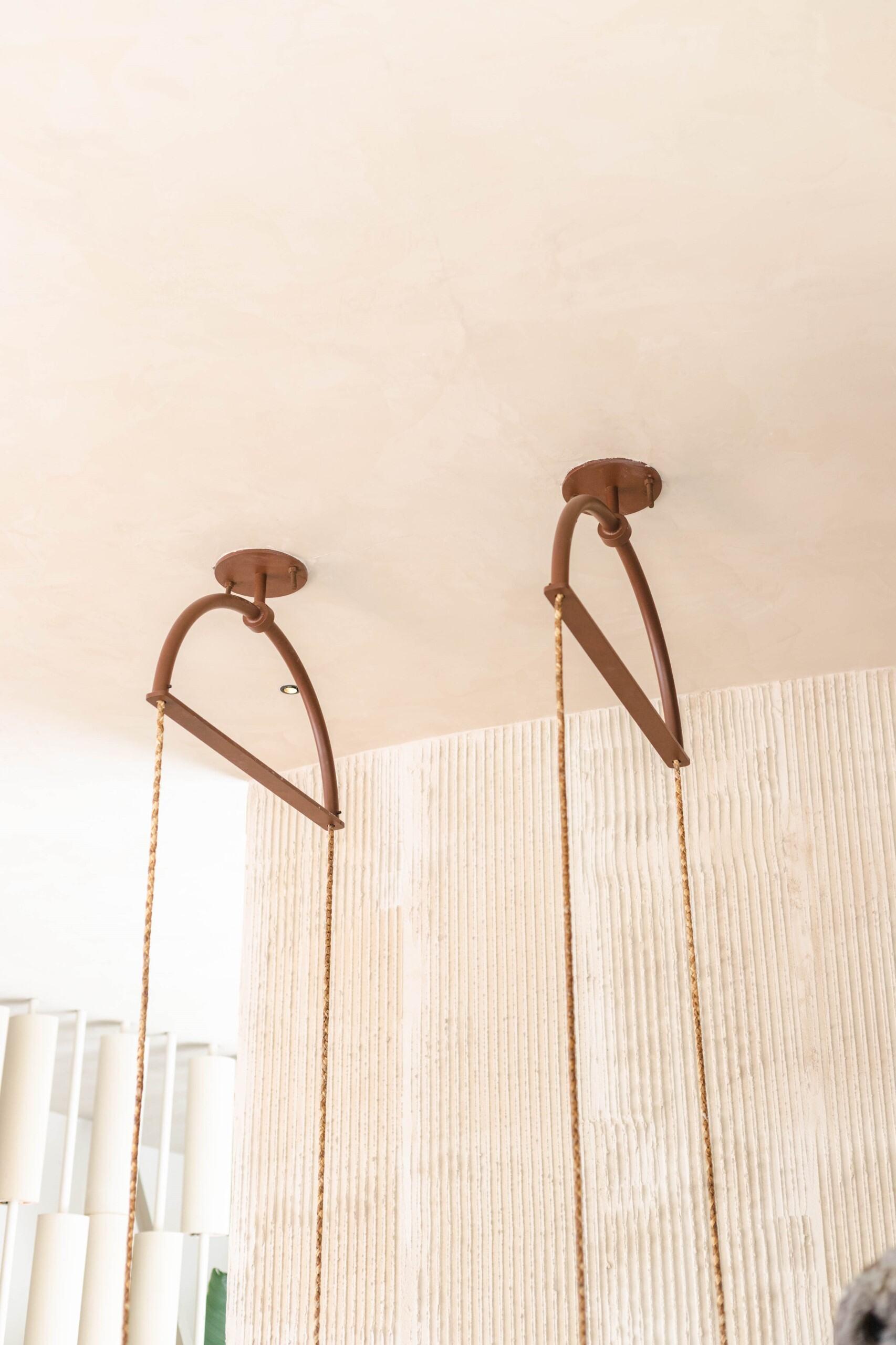Poltrona sospesa Bruno de Carvalho - Design brasiliano ispirato alla selleria Gaucho in vendita 1