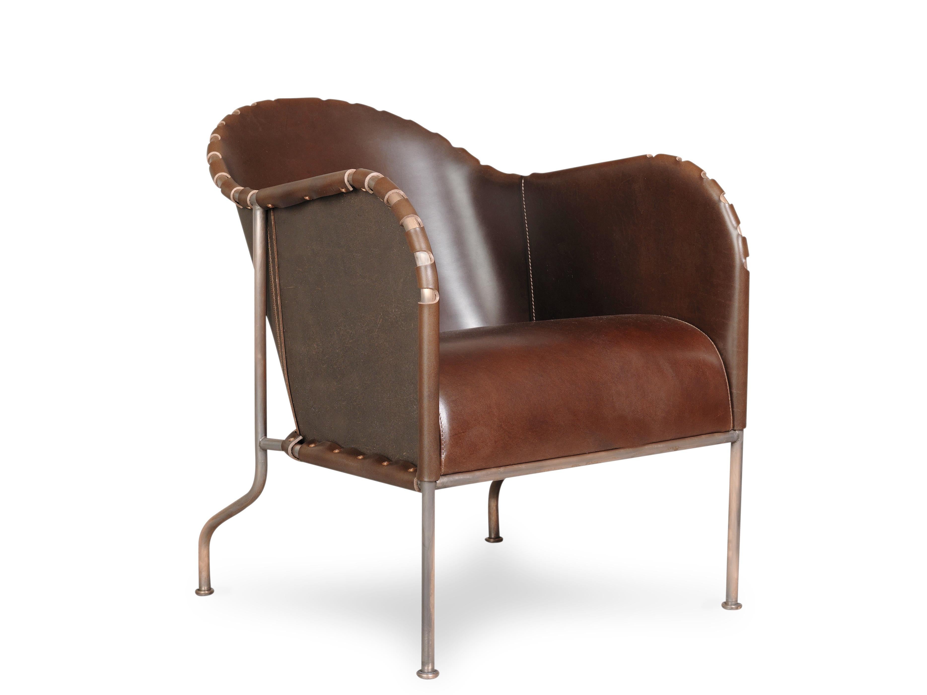 El sillón Bruno fue diseñado por Mats Theselius en 1997 y se encuentra en la mayoría de las embajadas suecas de todo el mundo. Theselius es autor de varios de los muebles suecos más notables de la década de 1990. Sorprendentes e ingeniosas son las