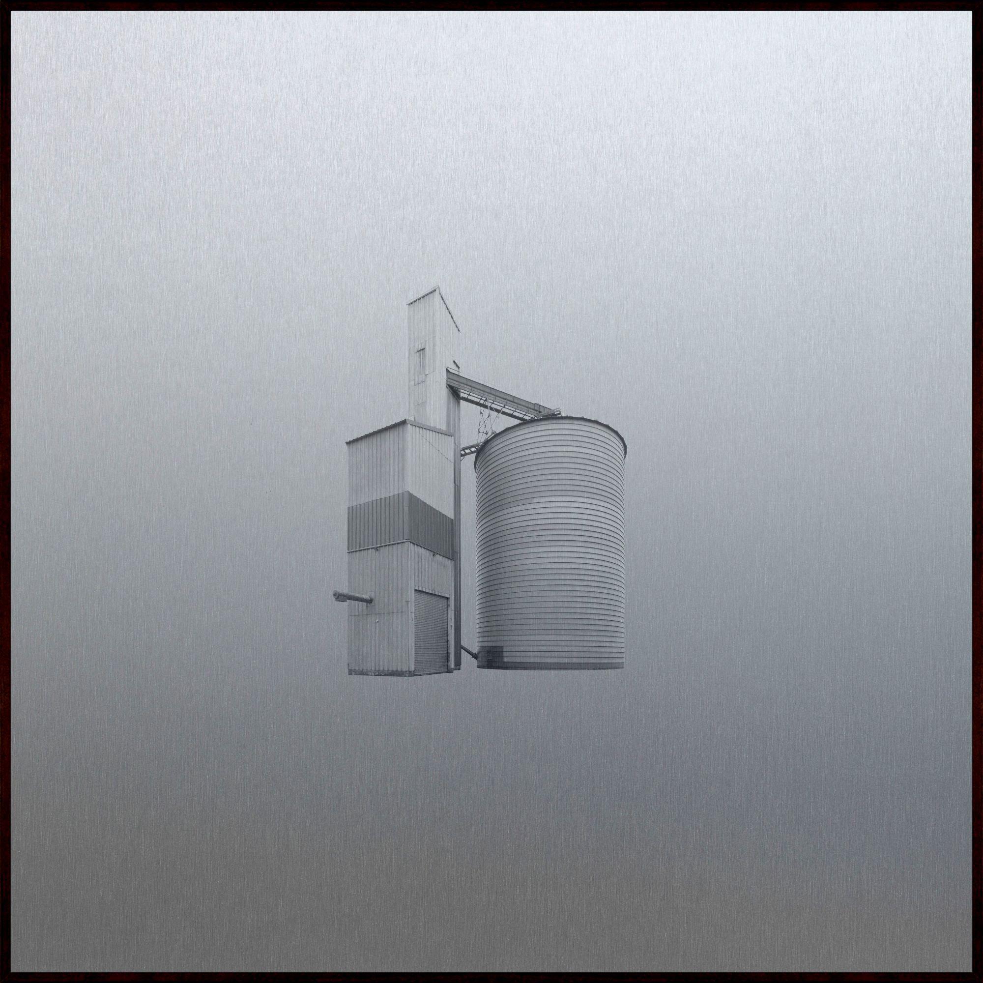 Silent Forms 150 ist eine limitierte Auflage der Fotografie des zeitgenössischen Künstlers Bruno Fontana. Dieses Foto wurde mit der Technik des Farbstoffsublimationsdrucks auf gebürstetem Aluminium erstellt.

Dieses Foto wird gerahmt verkauft