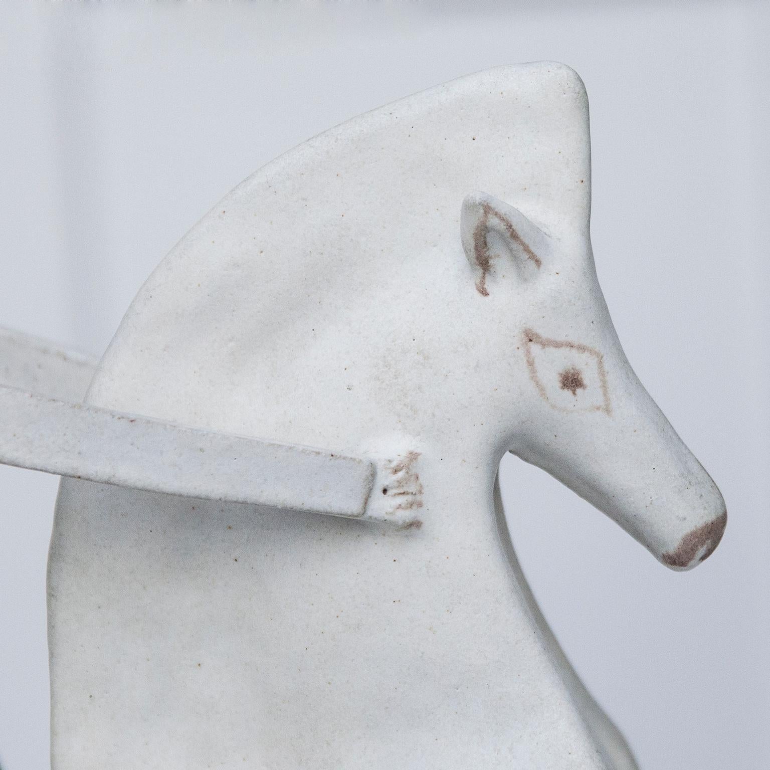Sculpture de chevalier en poterie d'art de Bruno Gambone, années 1980 en vente 1
