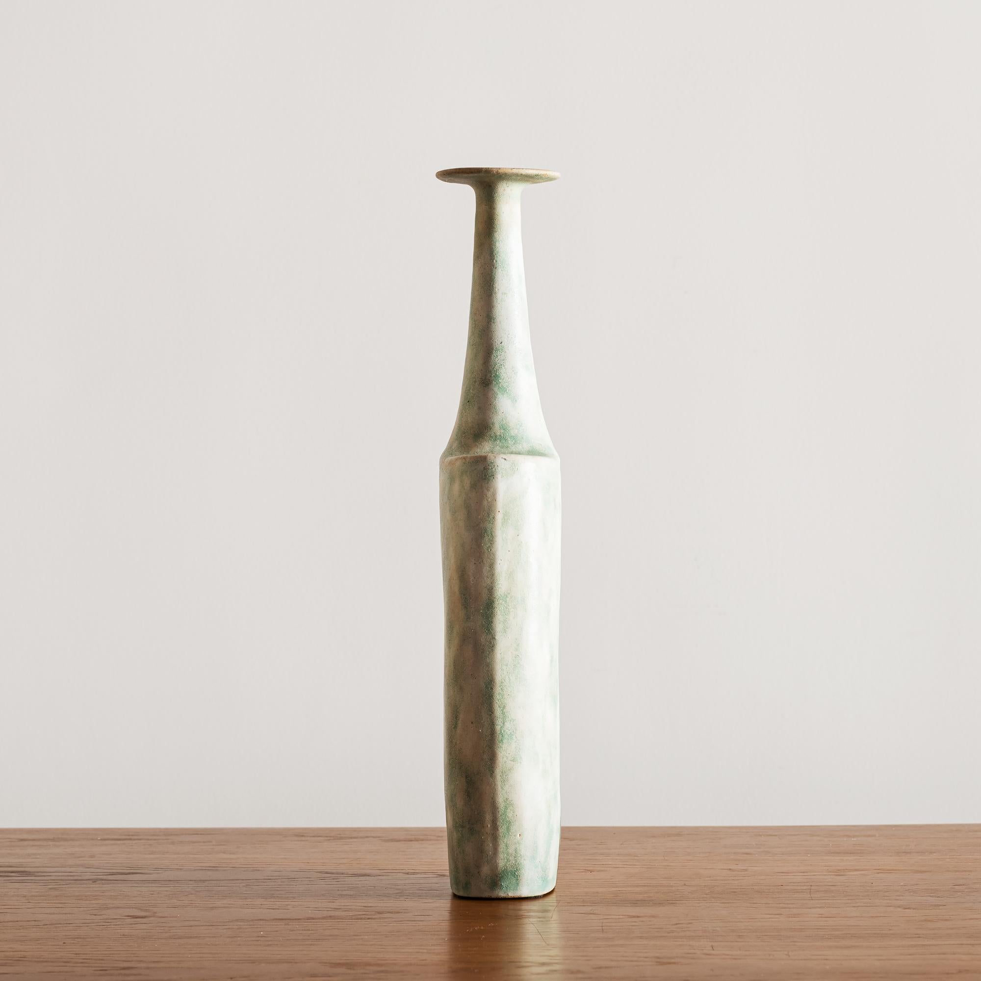 Elegant and sculptural Bruno Gambone bottle-form vase in green tones, signed. Italy, 1970s.