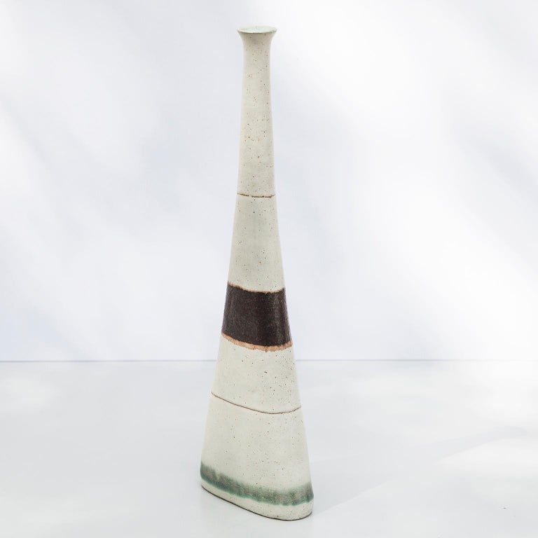 Bruno Gambone huge ceramic vase with a black and green stripe in greige glazed stoneware, Italy 1980s, signed Gambone.
