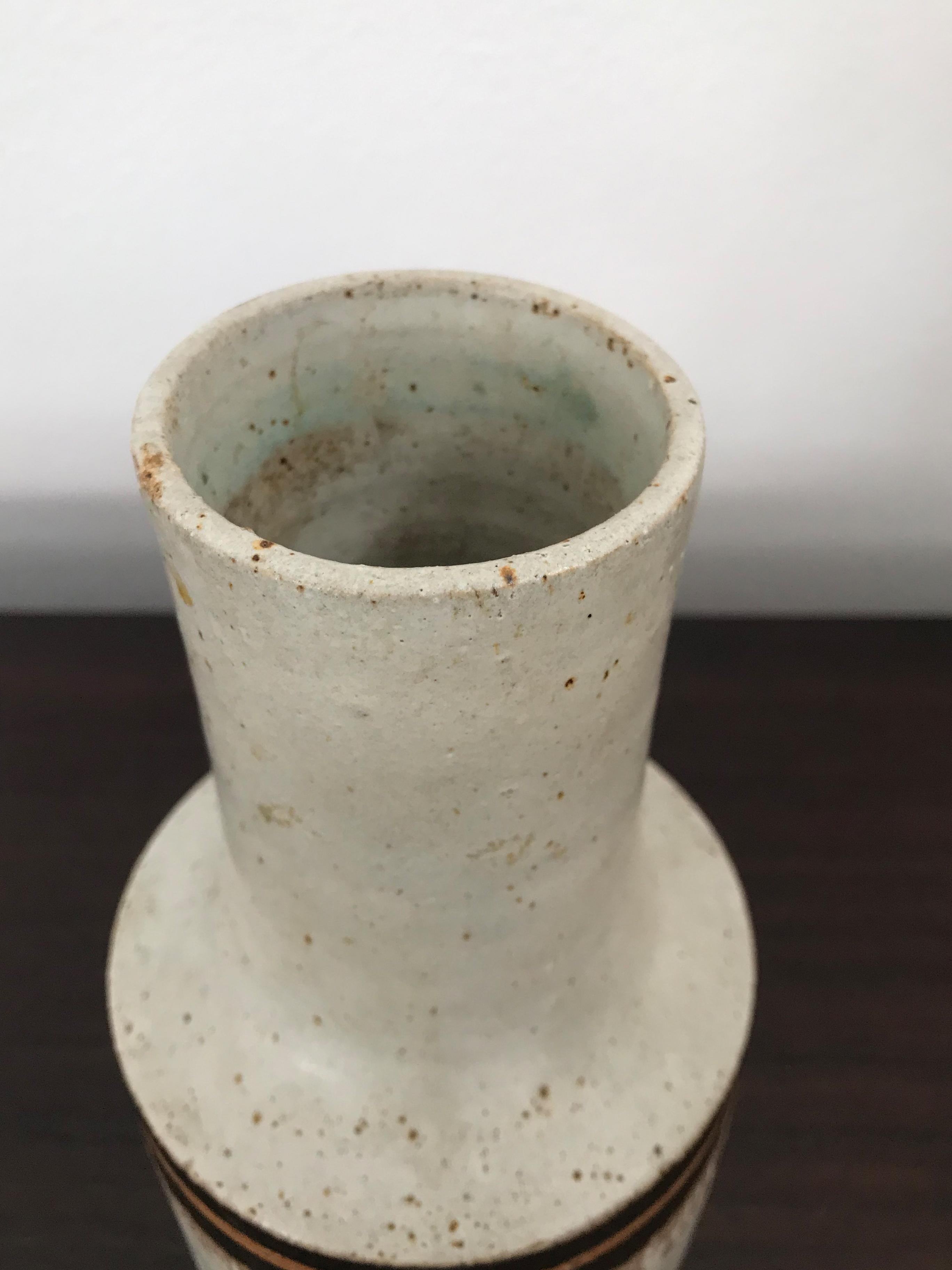 Mid-Century moderno Bruno Gambone Italian White Brown Orange Stoneware Vase 1970s in vendita